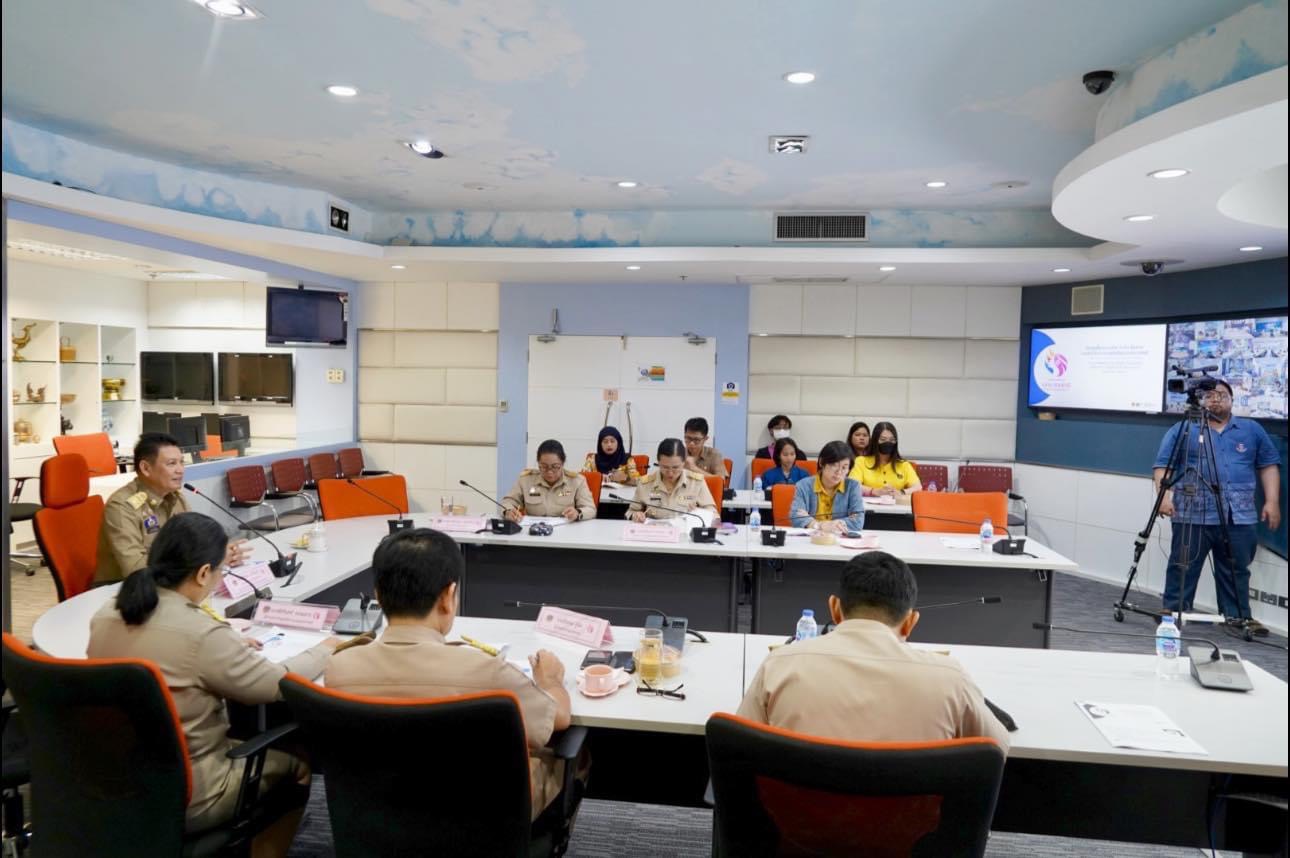 พช.สมุทรสงคราม ร่วมรับฟังการประชุมชี้แจง เร่งรัด กำกับ ติดตาม การดำเนินงานกองทุนพัฒนาบทบาทสตรี ผ่านระบบวีดิทัศน์ทางไกล (Video Conference) ครั้งที่ 8/2567
