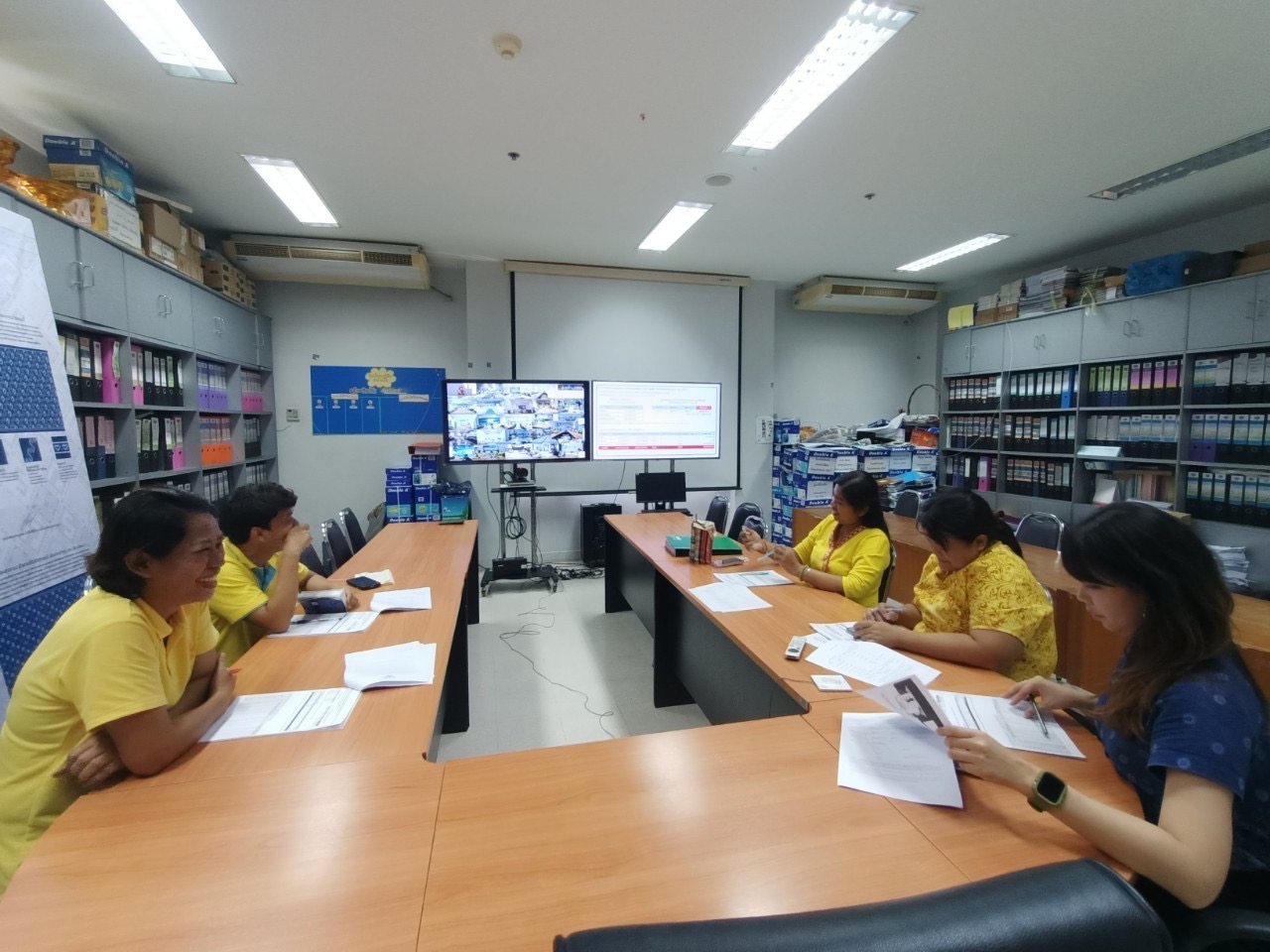 พช.สมุทรสงคราม ร่วมรับฟังการประชุมชี้แจง เร่งรัด กำกับ ติดตาม การดำเนินงานกองทุนพัฒนาบทบาทสตรี ผ่านระบบวีดิทัศน์ทางไกล (Video Conference) ครั้งที่ 8/2567