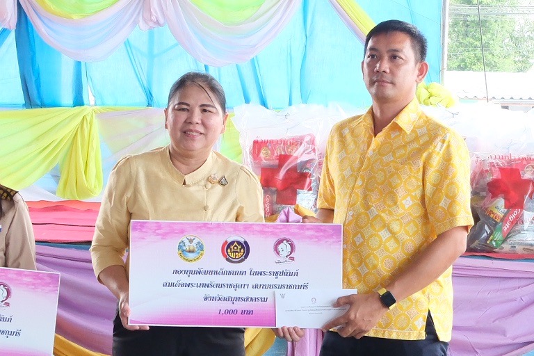 พช.สมุทรสงคราม ร่วมโครงการเสริมสร้างความจงรักภักดีต่อสถาบัน บำบัดทุกข์ บำรุงสุข สร้างรอยยิ้มให้ประชาชน ประจำปีงบประมาณ พ.ศ. 2567 และหน่วยบริการจังหวัดสมุทรสงครามเคลื่อนที่ “บำบัดทุกข์ บำรุงสุข สร้างรอยยิ้มให้ประชาชน”