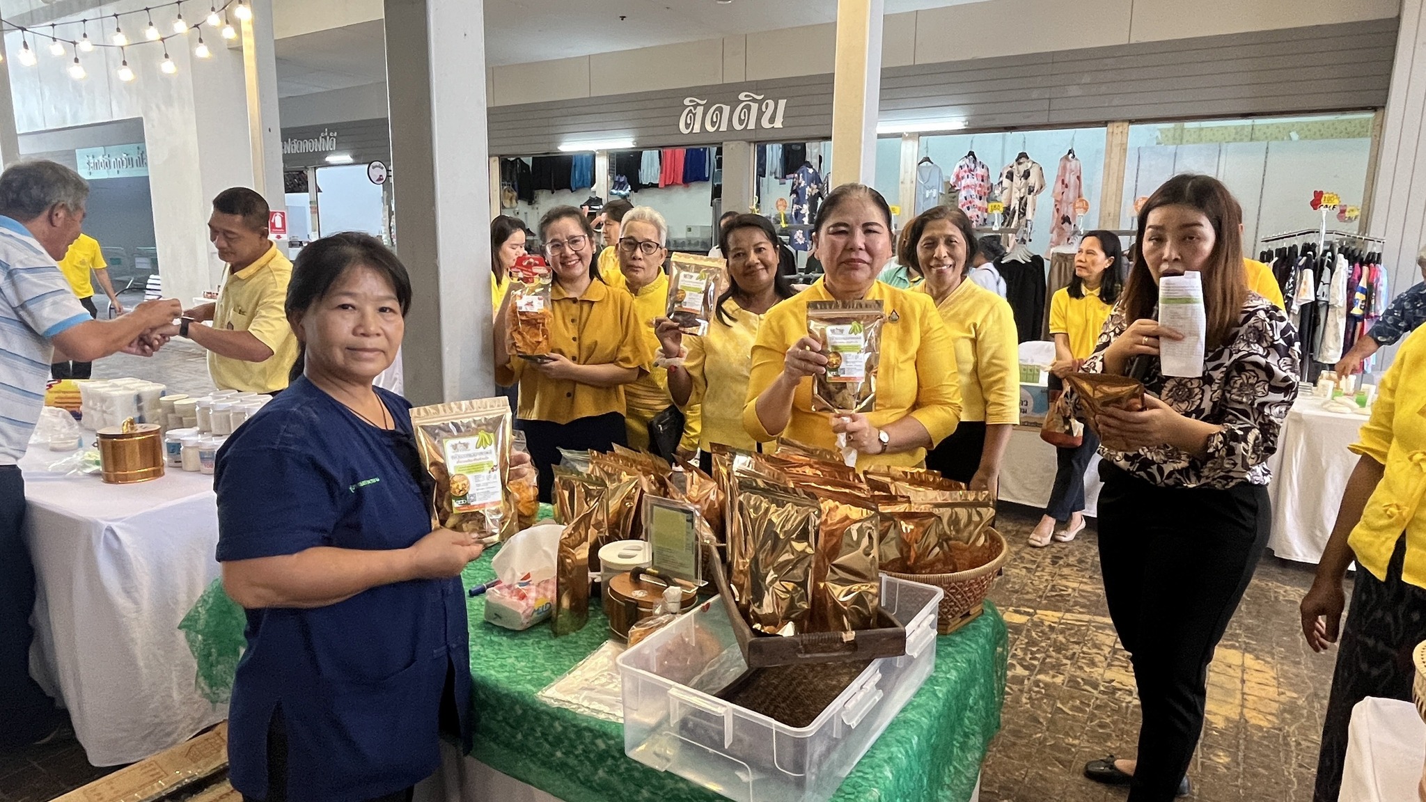 พช.สมุทรสงคราม จัดกิจกรรมประชาสัมพันธ์และทดสอบตลาด ตามโครงการส่งเสริมกระบวนการเครือข่ายองค์ความรู้ (Knowledge – Based OTOP : KBO) กิจกรรมที่ 2 พัฒนาผลิตภัณฑ์ OTOP โดยเครือข่ายองค์ความรู้ KBO จังหวัด ประจำปีงบประมาณ พ.ศ.2567