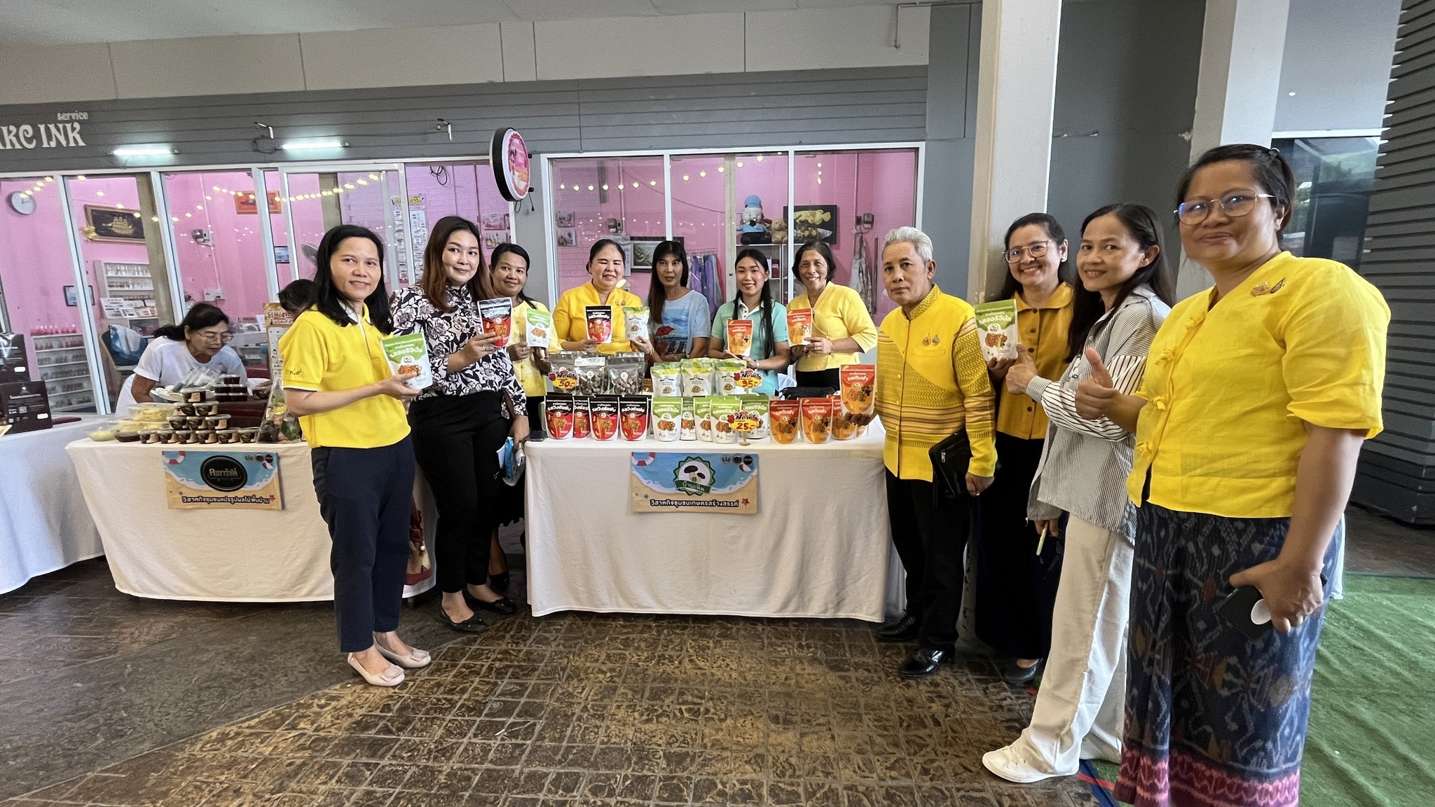 พช.สมุทรสงคราม จัดกิจกรรมประชาสัมพันธ์และทดสอบตลาด ตามโครงการส่งเสริมกระบวนการเครือข่ายองค์ความรู้ (Knowledge – Based OTOP : KBO) กิจกรรมที่ 2 พัฒนาผลิตภัณฑ์ OTOP โดยเครือข่ายองค์ความรู้ KBO จังหวัด ประจำปีงบประมาณ พ.ศ.2567