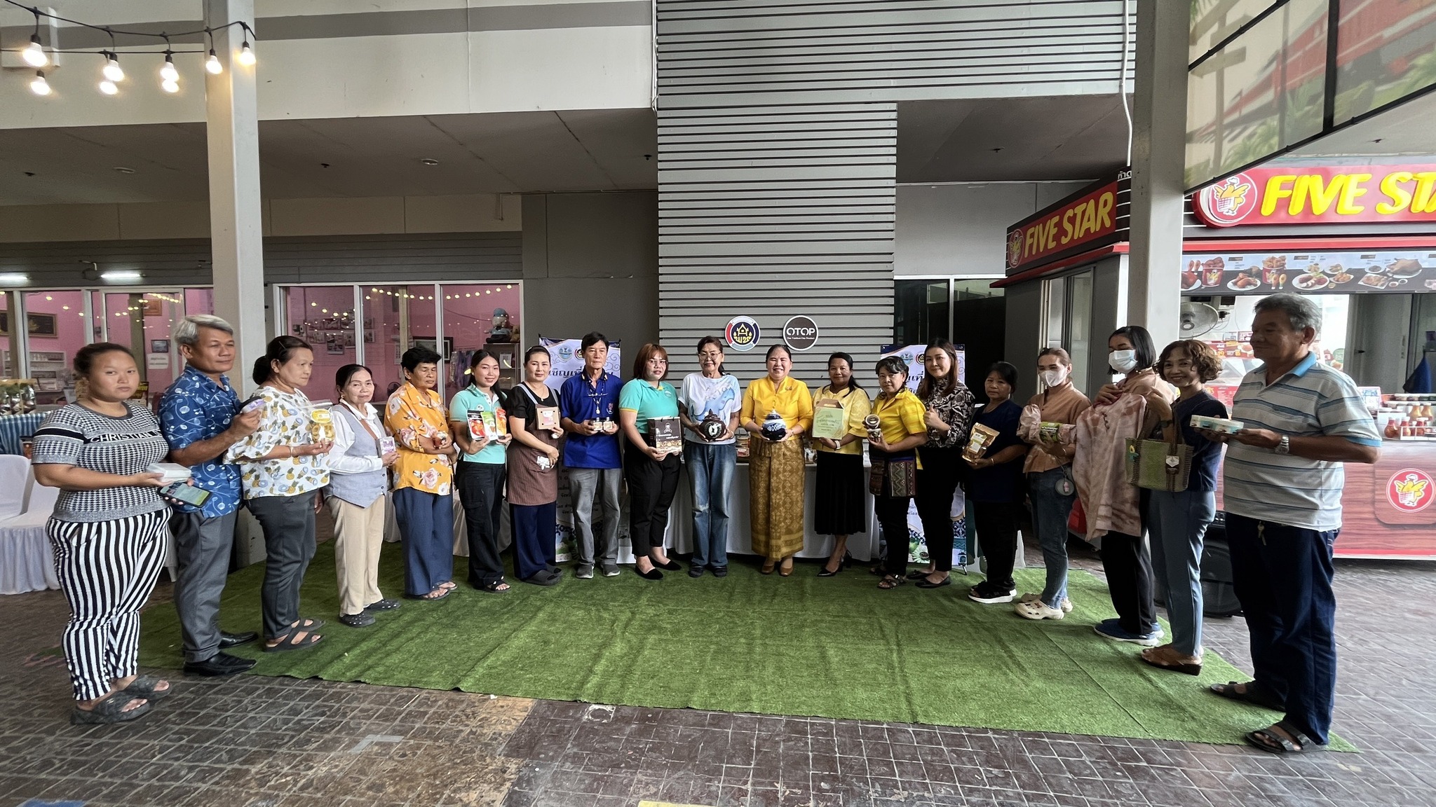 พช.สมุทรสงคราม จัดกิจกรรมประชาสัมพันธ์และทดสอบตลาด ตามโครงการส่งเสริมกระบวนการเครือข่ายองค์ความรู้ (Knowledge – Based OTOP : KBO) กิจกรรมที่ 2 พัฒนาผลิตภัณฑ์ OTOP โดยเครือข่ายองค์ความรู้ KBO จังหวัด ประจำปีงบประมาณ พ.ศ.2567