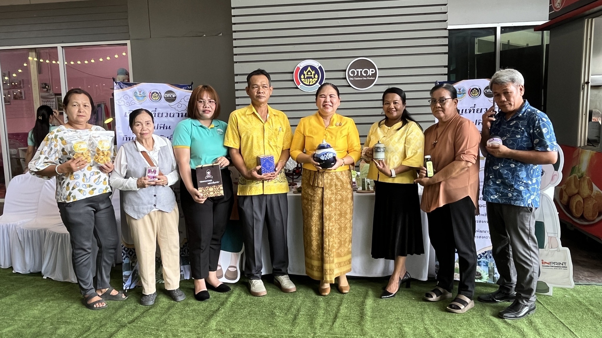 พช.สมุทรสงคราม จัดกิจกรรมประชาสัมพันธ์และทดสอบตลาด ตามโครงการส่งเสริมกระบวนการเครือข่ายองค์ความรู้ (Knowledge – Based OTOP : KBO) กิจกรรมที่ 2 พัฒนาผลิตภัณฑ์ OTOP โดยเครือข่ายองค์ความรู้ KBO จังหวัด ประจำปีงบประมาณ พ.ศ.2567