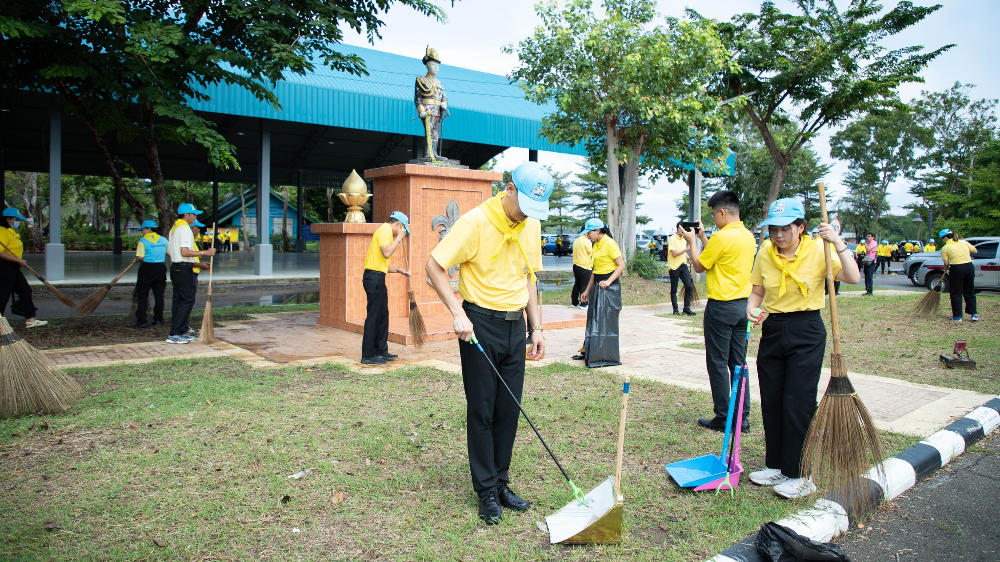 พช.สมุทรสงคราม ร่วมกิจกรรมจิตอาสาพัฒนา เนื่องในวันคล้ายวันสวรรคตพระบาทสมเด็จพระจุลจอมเกล้าเจ้าอยู่หัว (วันปิยมหาราช)