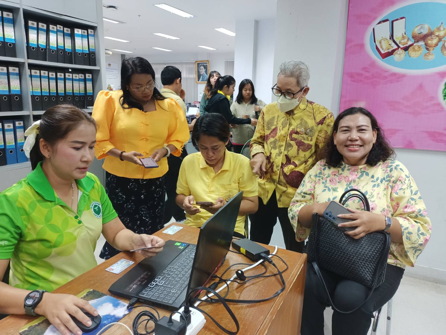 พช.สมุทรสงคราม ร่วมรับการลงทะเบียนยืนยันตัวตน (Health ID)