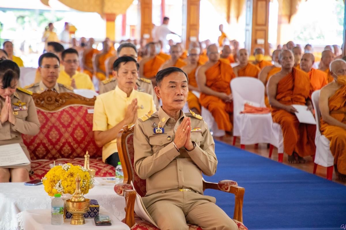 พช.สมุทรสงคราม ร่วมพิธีเจริญพระพุทธมนต์เฉลิมพระเกียรติถวายพระพรชัยมงคลแด่พระบาทสมเด็จพระเจ้าอยู่หัว เนื่องในโอกาสวันเฉลิมพระชนมพรรษา 6 รอบ 28 กรกฎาคม 2567