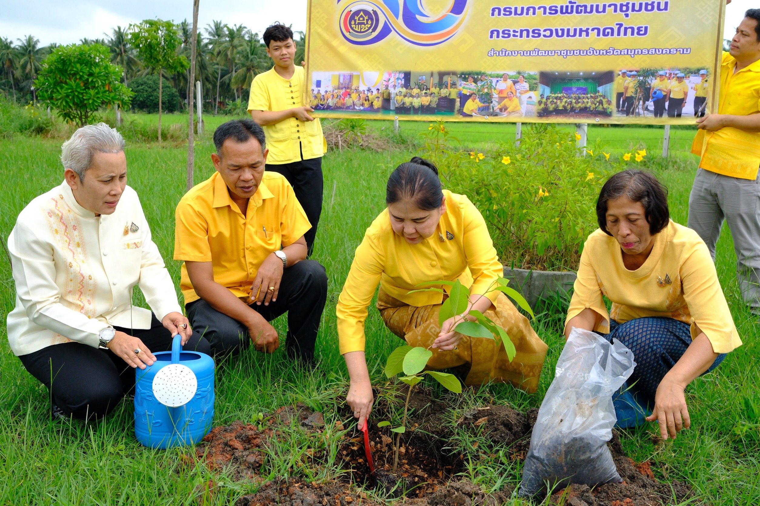 พช.สมุทรสงคราม จัดกิจกรรมงานเนื่องในโอกาสวันคล้ายวันก่อตั้งกรมการพัฒนาชุมชน 1 ตุลาคม 2567