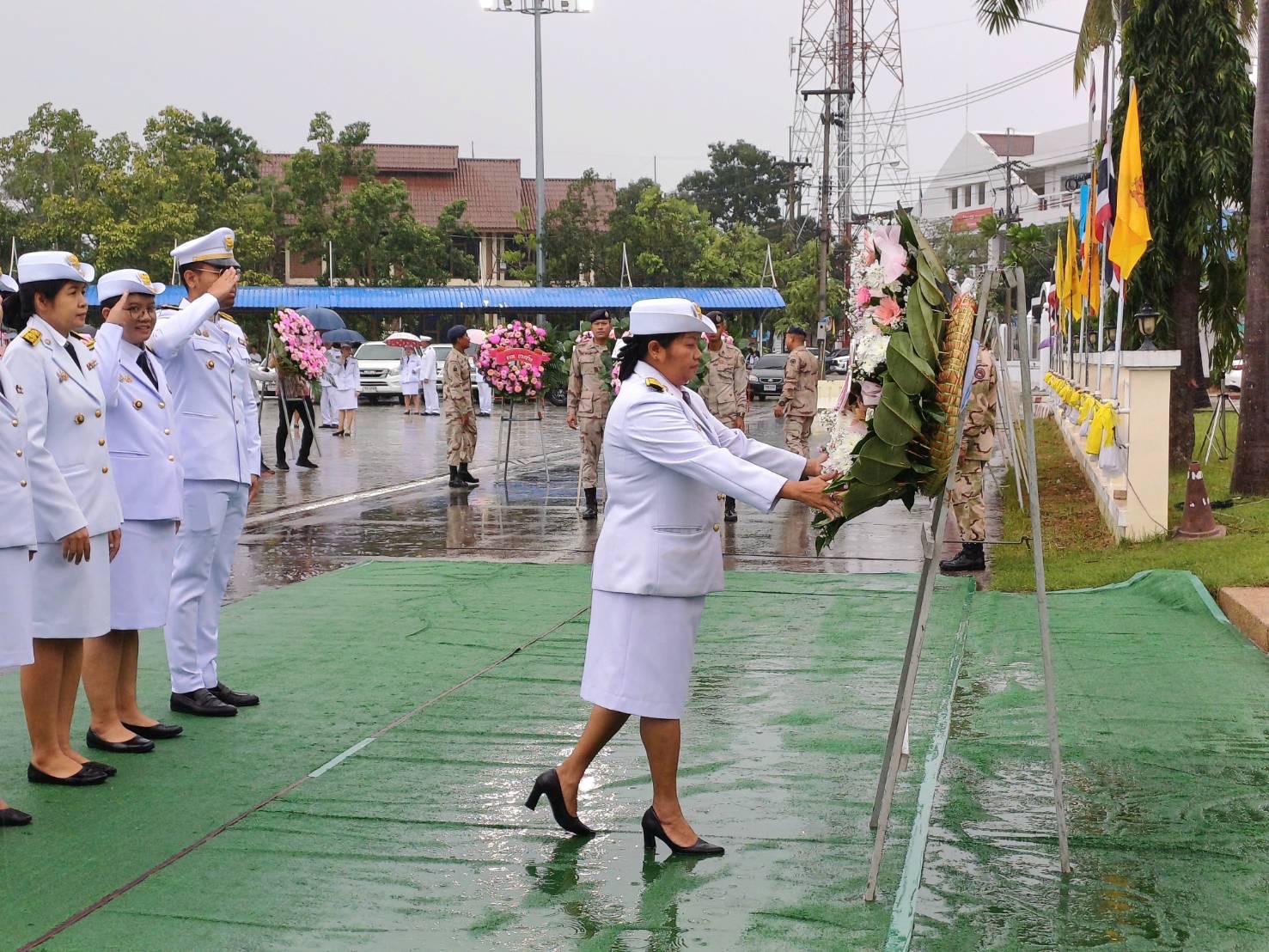 พช.สมุทรสงคราม ร่วมพิธีวางพวงมาลาถวายราชสักการะเนื่องในวันปิยมหาราช ประจำปี 2567