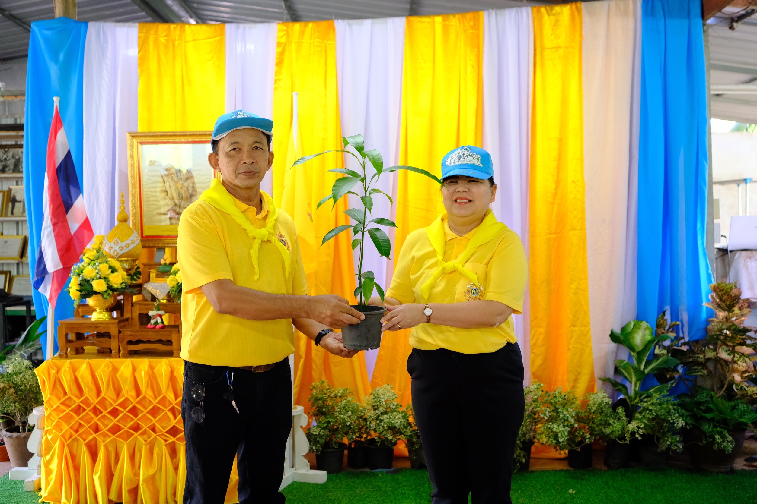พช.สมุทรสงคราม จัดกิจกรรมวันรักต้นไม้ประจำปีแห่งชาติ ประจำปี พศ.2567 และกิจกรรม “เอามื้อสามัคคี เราทำความดีด้วยหัวใจ ครั้งที่ 32”