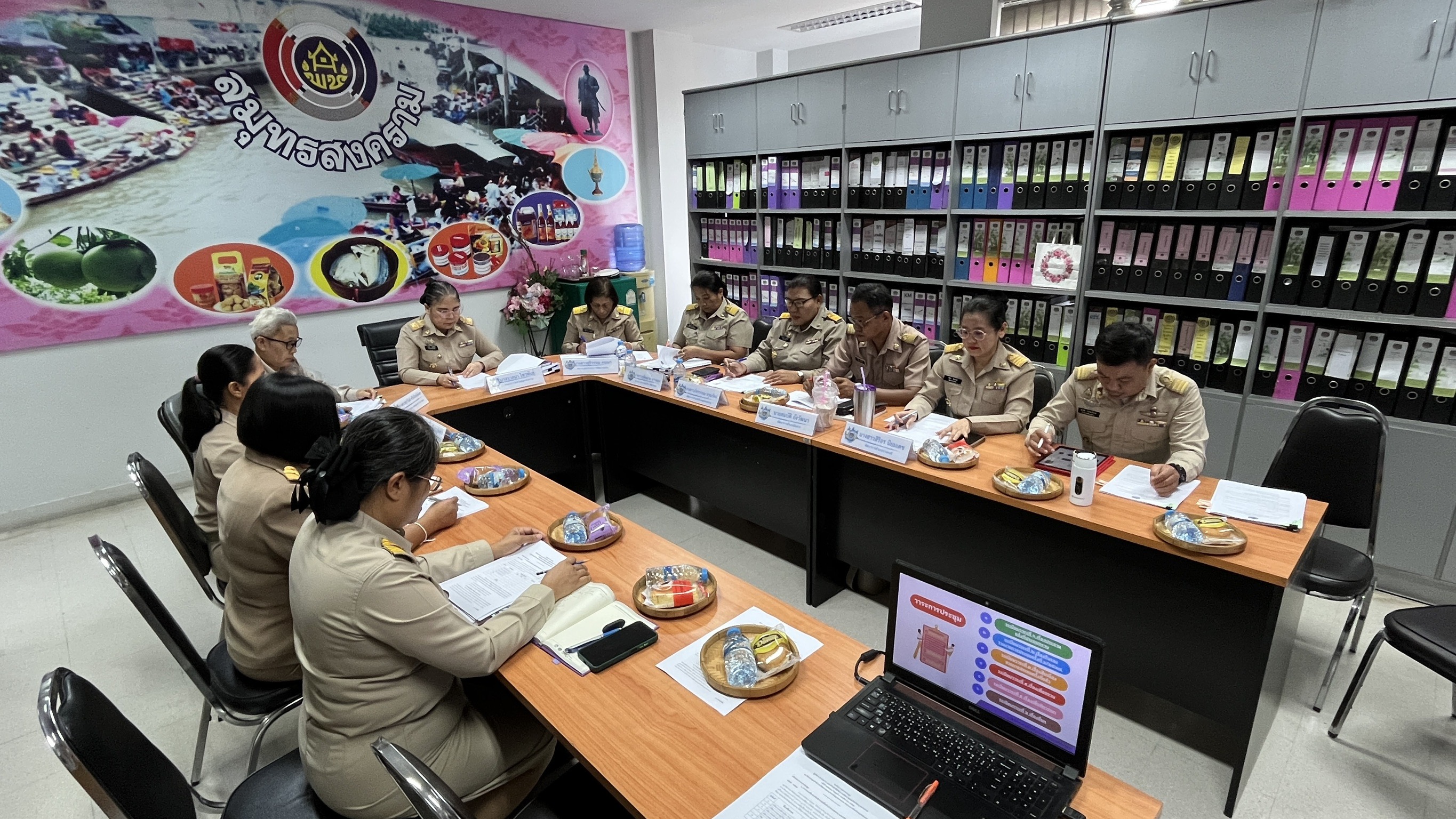 พช.สมุทรสงคราม ดำเนินการประชุมข้อราชการแก่เจ้าหน้าที่ในสังกัด สำนักงานพัฒนาชุมชนจังหวัดสมุทรสงคราม ประจำเดือนพฤศจิกายน 2567