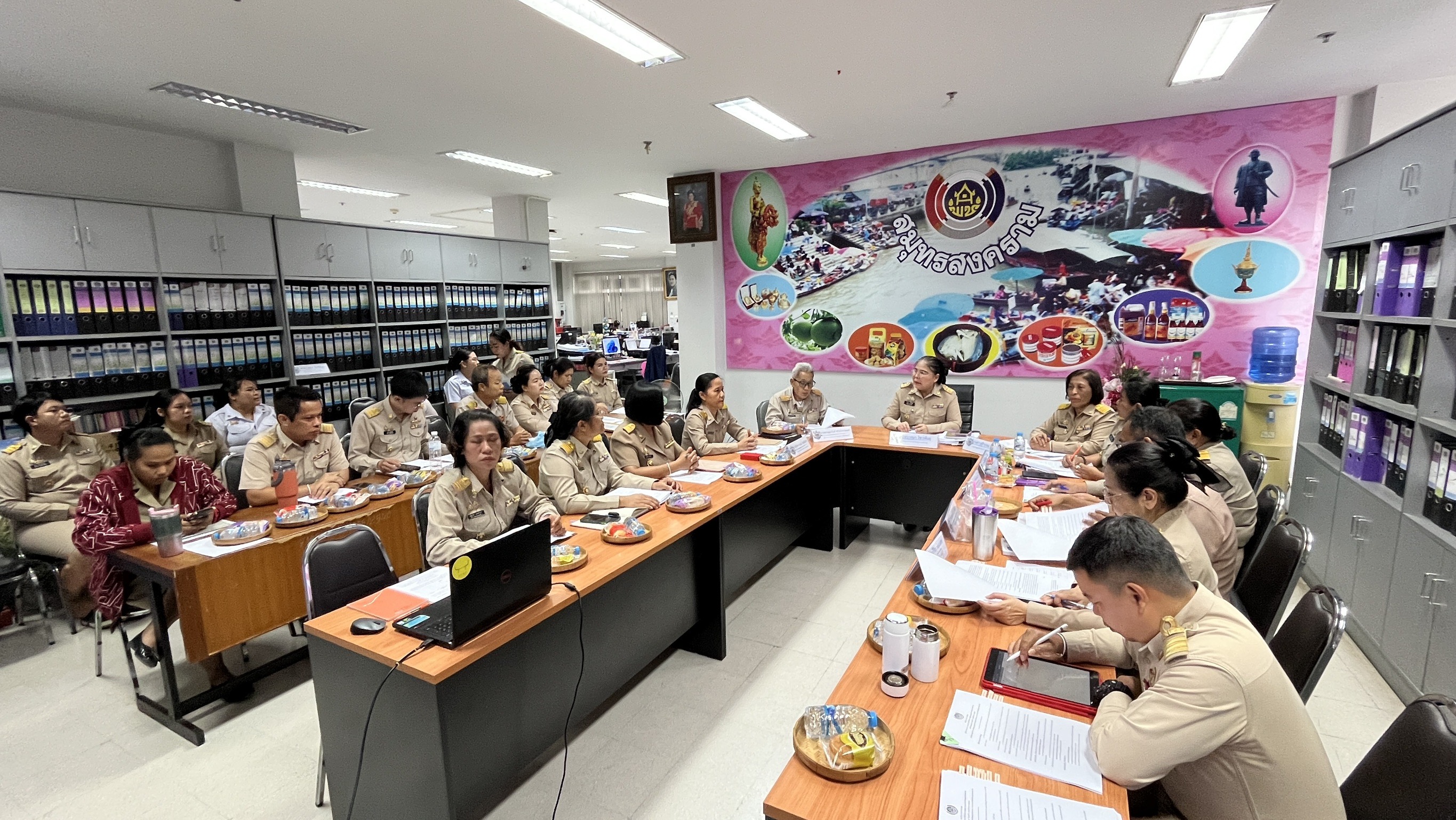 พช.สมุทรสงคราม ดำเนินการประชุมข้อราชการแก่เจ้าหน้าที่ในสังกัด สำนักงานพัฒนาชุมชนจังหวัดสมุทรสงคราม ประจำเดือนพฤศจิกายน 2567