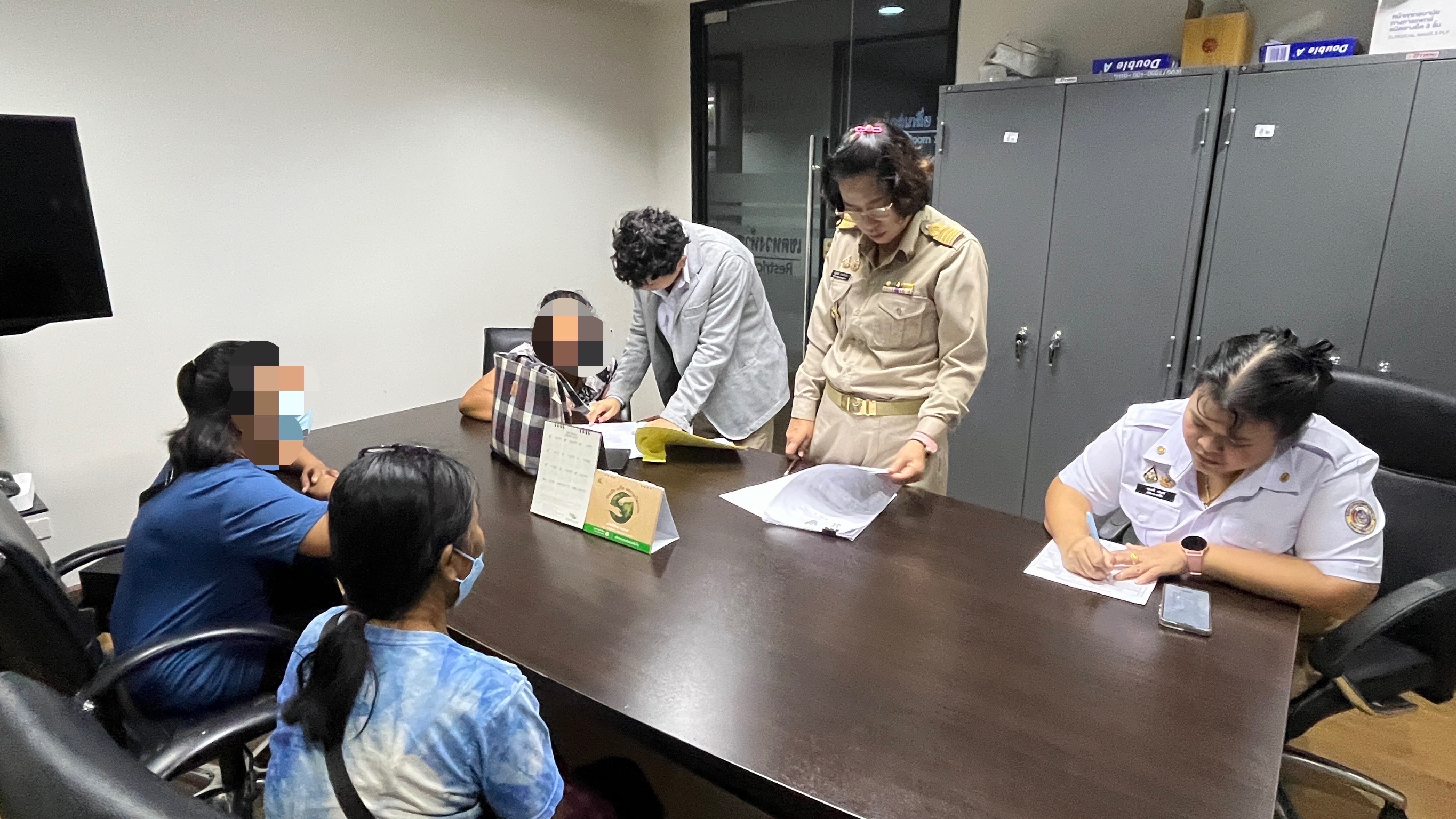 พช.สมุทรสงคราม ดำเนินการพิจารณาไกล่เกลี่ยลูกหนี้กองทุนพัฒนาบทบาทสตรี จังหวัดสมุทรสงคราม