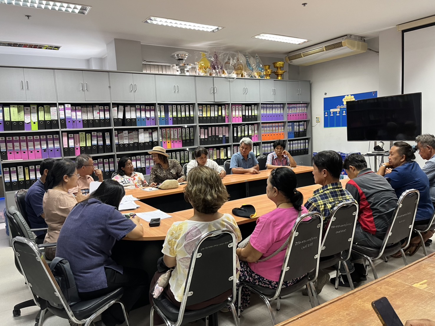 พช.สมุทรสงคราม จัดประชุมคัดเลือกผู้ประกอบการ OTOP และ OTOP ชวนชิม เข้าร่วมจำหน่ายในงาน OTOP City 2024