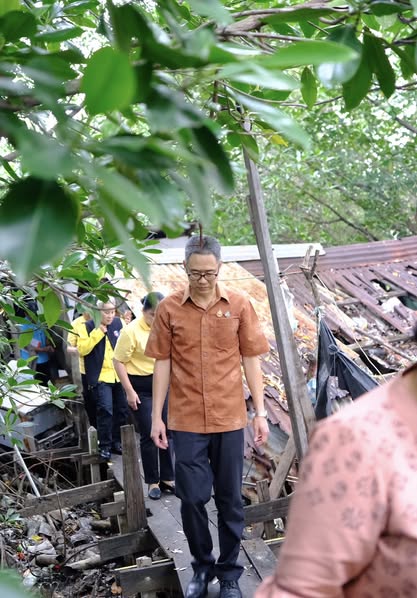 ศูนย์อำนวยการขจัดความยากจนและพัฒนาคนทุกช่วงวัยอย่างยั่งยืนตามหลักปรัชญาของเศรษฐกิจพอเพียง (ศจพ.จ.)สมุทรสงคราม ลงพื้นที่ติดตามครัวเรือนกลุ่มเป้าหมายตกเกณฑ์ จปฐ./TPMAP ภายใต้ชื่อกิจกรรม โครงการ “ศุกร์อาสา พัฒนาชุมชน”