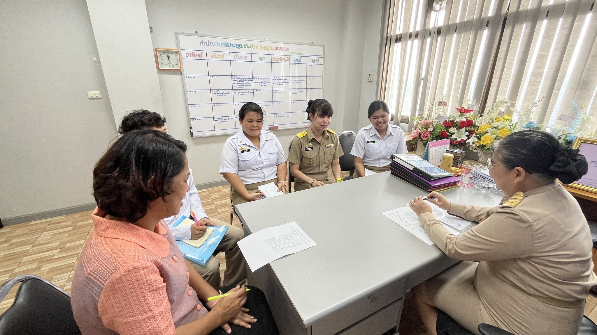 พช.สมุทรสงคราม ดำเนินการประชุมตรวจ ติดตาม ผลการดำเนินงานไกลี่เกลี่ยลูกหนี้กองทุนพัฒนาบทบาทสตรี