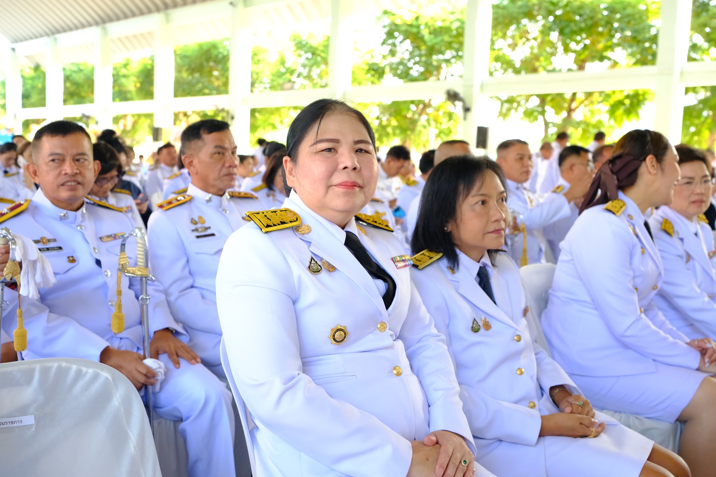 พช.สมุทรสงคราม ร่วมพิธีวางพานพุ่มดอกไม้สดถวายราชสักการะเนื่องในวันพระบิดาแห่งฝนหลวง ประจำปี 2567