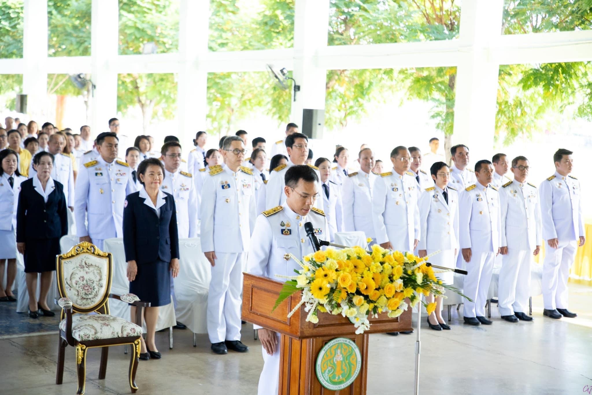 พช.สมุทรสงคราม ร่วมพิธีวางพานพุ่มดอกไม้สดถวายราชสักการะเนื่องในวันพระบิดาแห่งฝนหลวง ประจำปี 2567
