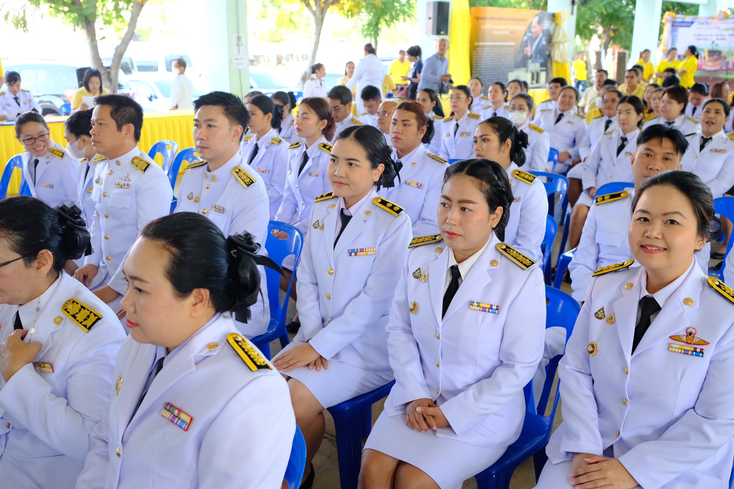 พช.สมุทรสงคราม ร่วมพิธีวางพานพุ่มดอกไม้สดถวายราชสักการะเนื่องในวันพระบิดาแห่งฝนหลวง ประจำปี 2567