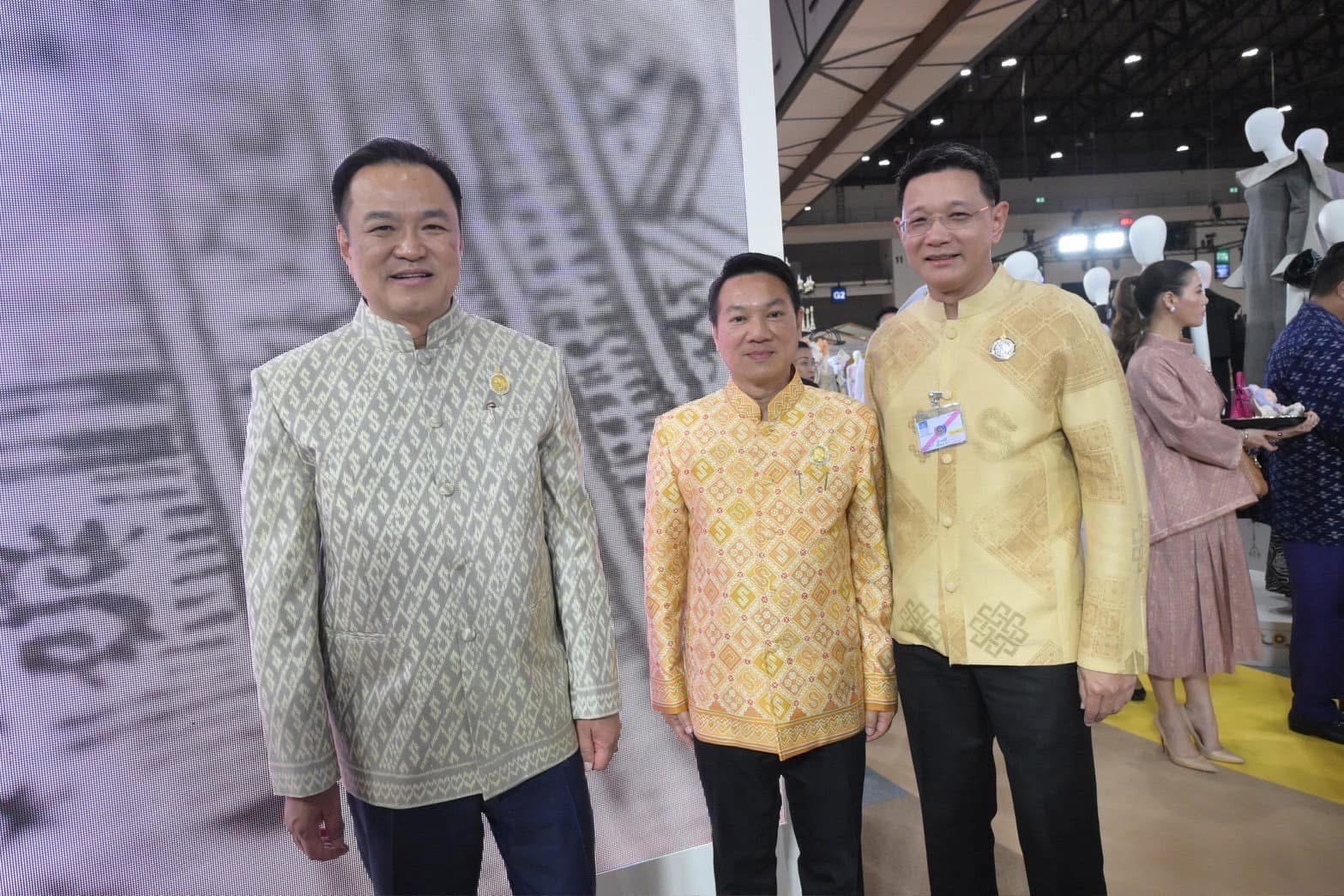 จังหวัดสมุทรสงคราม ร่วมรับเสด็จ สมเด็จพระเจ้าลูกเธอ เจ้าฟ้าสิริวัณณวรี นารีรัตนราชกัญญา เนื่องในโอกาสทรงเป็นประธานในพิธีเปิดงาน Silk Festival 2024 สู่การพัฒนาที่ยั่งยืน ภายใต้แนวคิด Silk Success Sustainability ต่อยอดภูมิปัญญาผ้าไทย เพื่อยกระดับสู่สากล และพัฒนาอย่างยั่งยืน