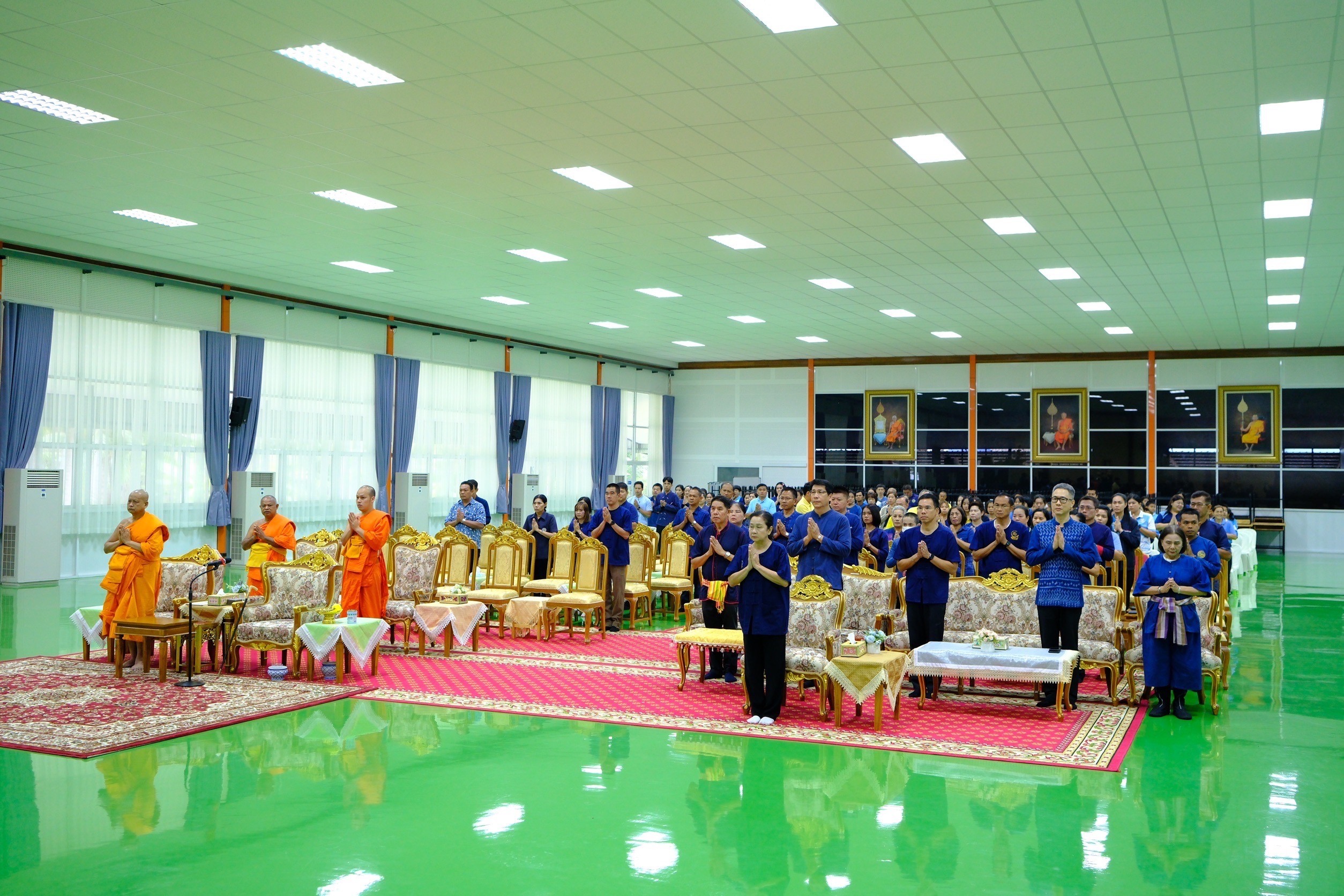 พช.สมุทรสงคราม ร่วมกิจกรรม “ปลูกวันแม่ เกี่ยววันพ่อ สานต่อนาปันสุข ปลูกข้าวให้น้อง พลังบวร” ปี 2567