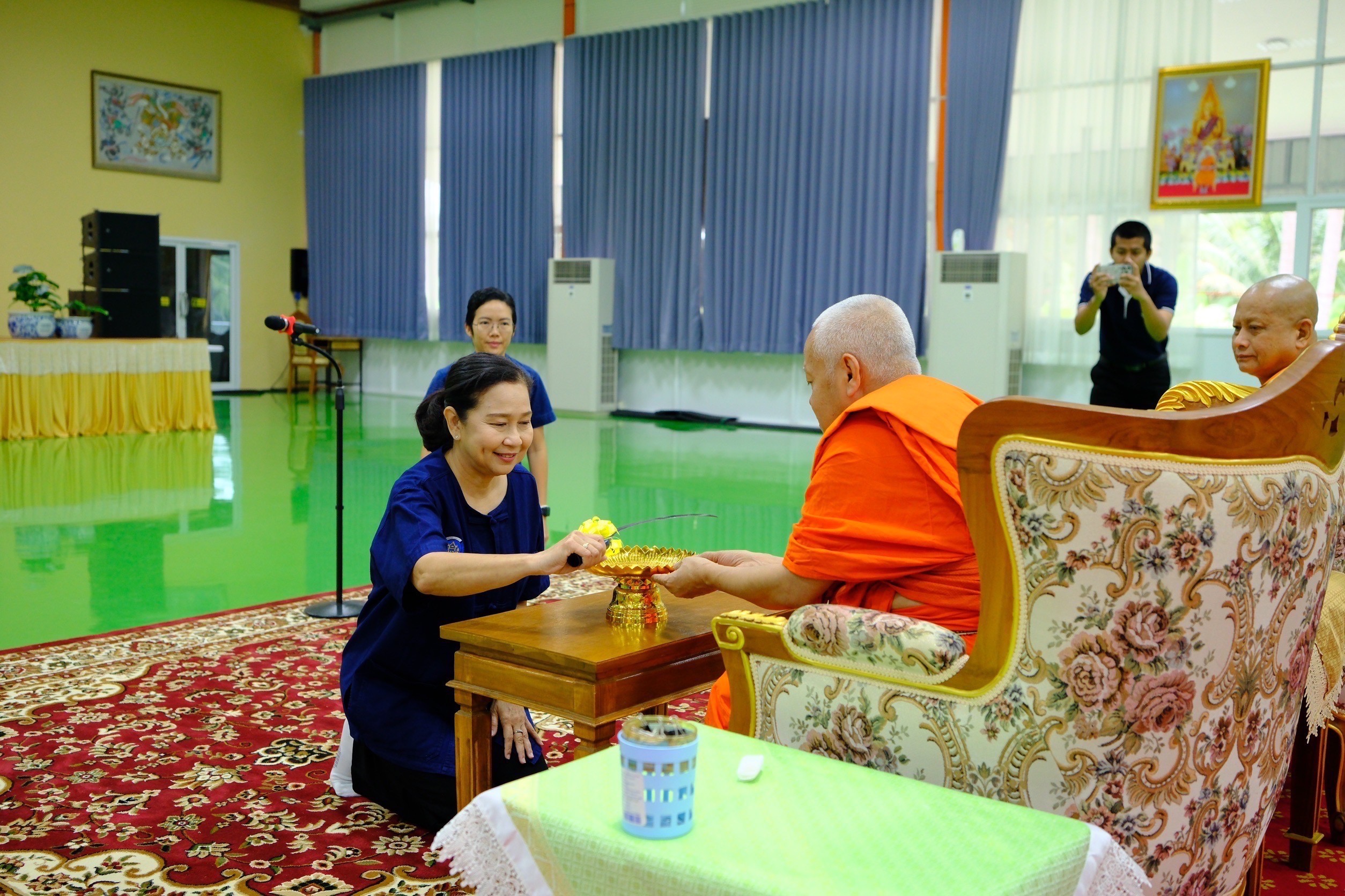 พช.สมุทรสงคราม ร่วมกิจกรรม “ปลูกวันแม่ เกี่ยววันพ่อ สานต่อนาปันสุข ปลูกข้าวให้น้อง พลังบวร” ปี 2567
