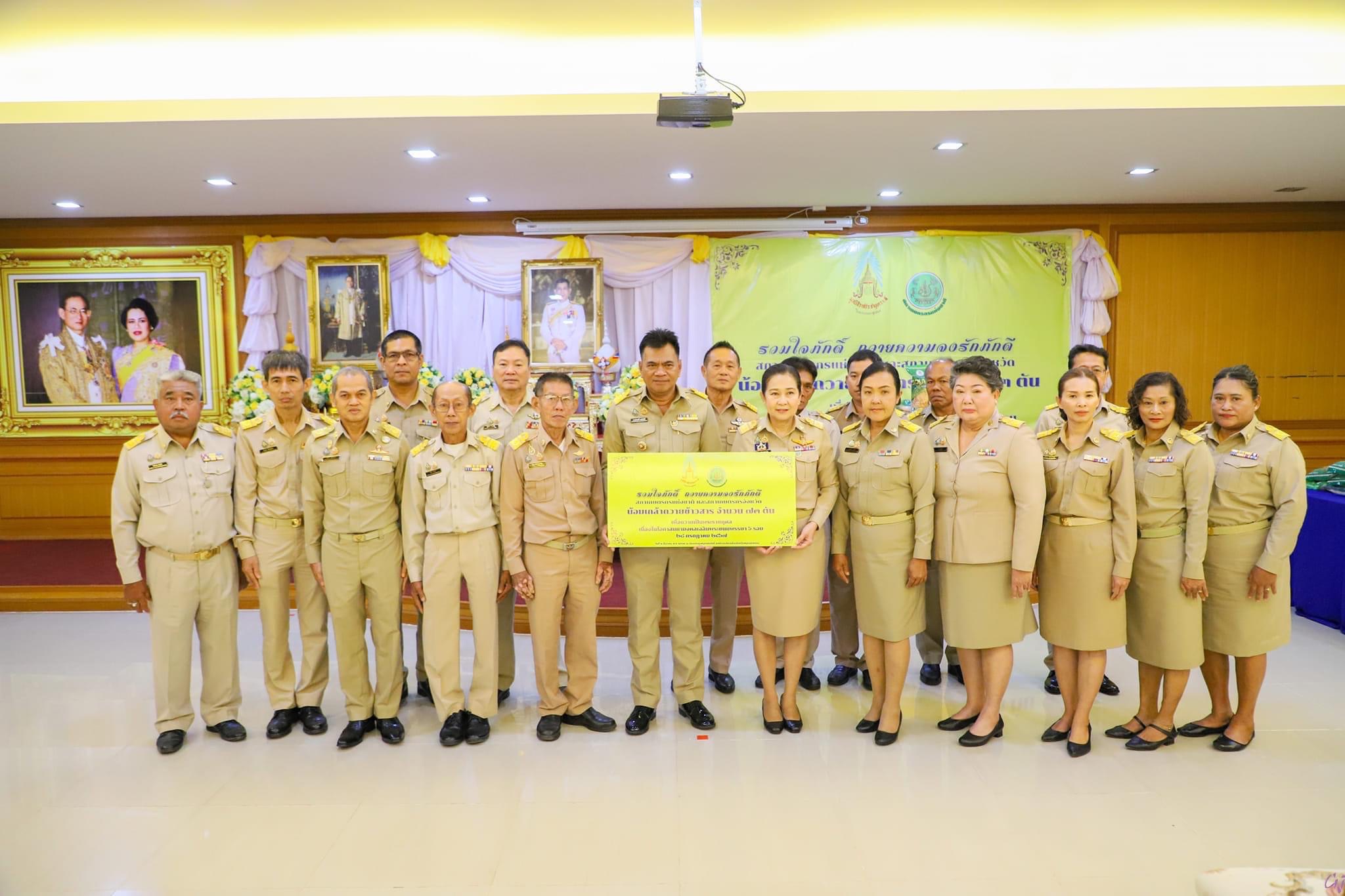 พช.สมุทรสงคราม ร่วมพิธีรับมอบข้าวสารในโครงการเฉลิมพระเกียรติ เนื่องในโอกาสมหามงคลเฉลิมพระชนมพรรษา 6 รอบ 28 กรกฎาคม 2567