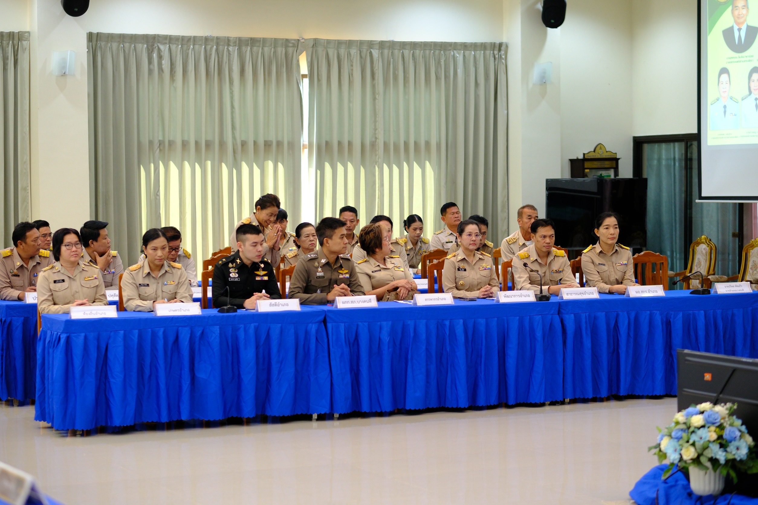 พช.สมุทรสงคราม ร่วมเป็นคณะในการลงพื้นที่มอบนโยบายและแนวทางการปฏิบัติราชการ ในเขตอำเภอบางคนที จังหวัดสมุทรสงคราม