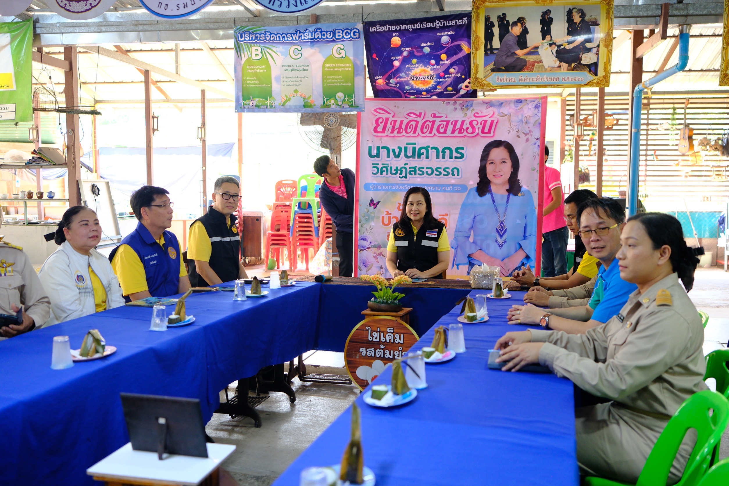 พช.สมุทรสงคราม ร่วมเป็นคณะในการลงพื้นที่ติดตามการดำเนินงานของศูนย์เรียนรู้เศรษฐกิจพอเพียงบ้านสารภี