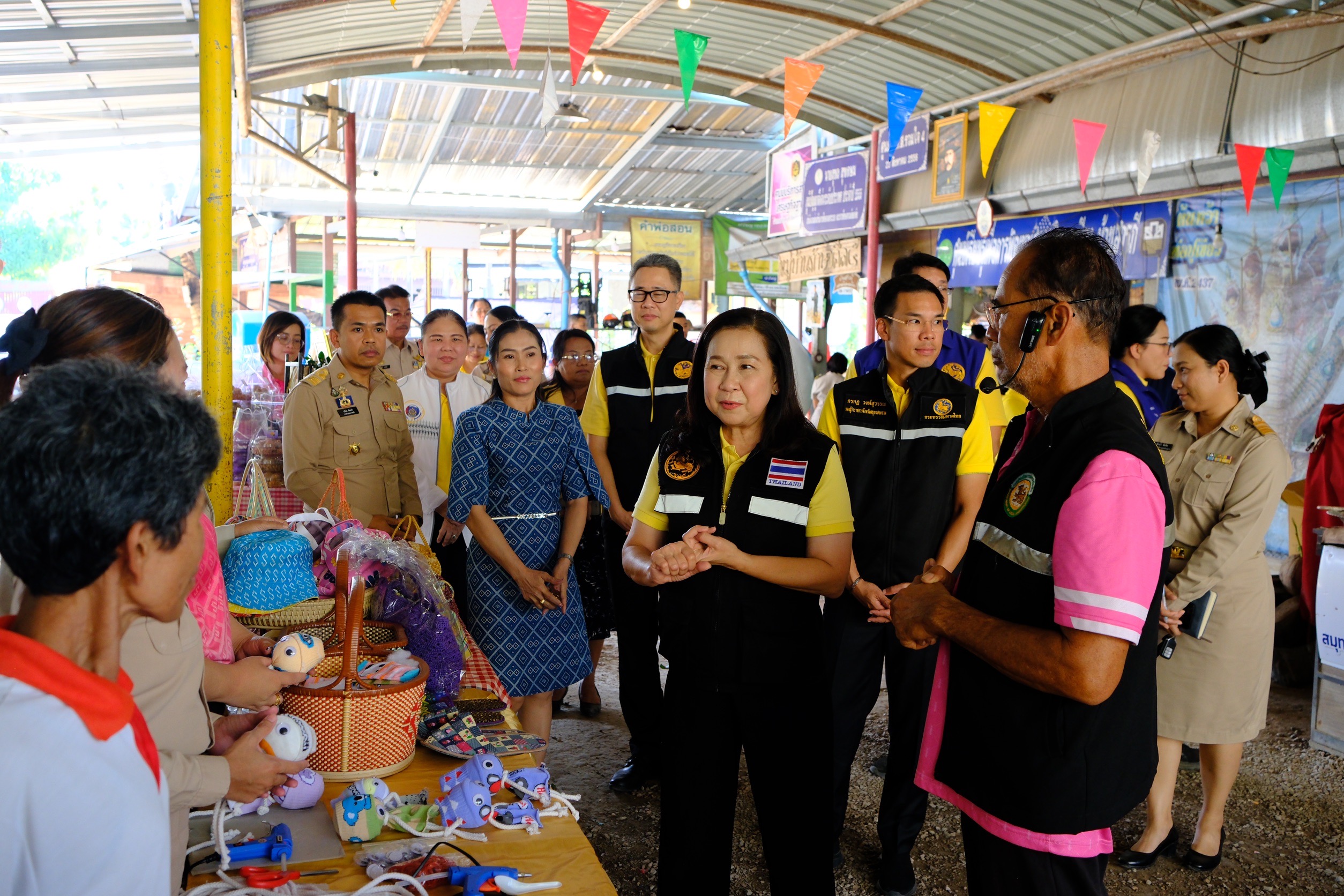 พช.สมุทรสงคราม ร่วมเป็นคณะในการลงพื้นที่ติดตามการดำเนินงานของศูนย์เรียนรู้เศรษฐกิจพอเพียงบ้านสารภี