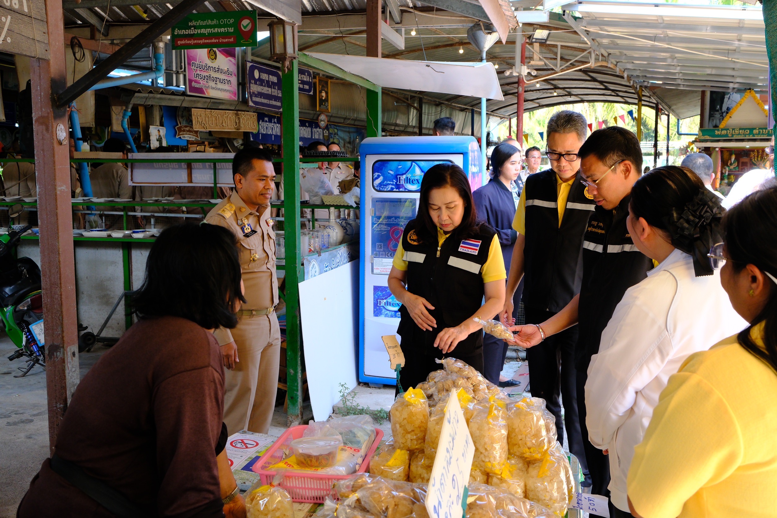 พช.สมุทรสงคราม ร่วมเป็นคณะในการลงพื้นที่ติดตามการดำเนินงานของศูนย์เรียนรู้เศรษฐกิจพอเพียงบ้านสารภี