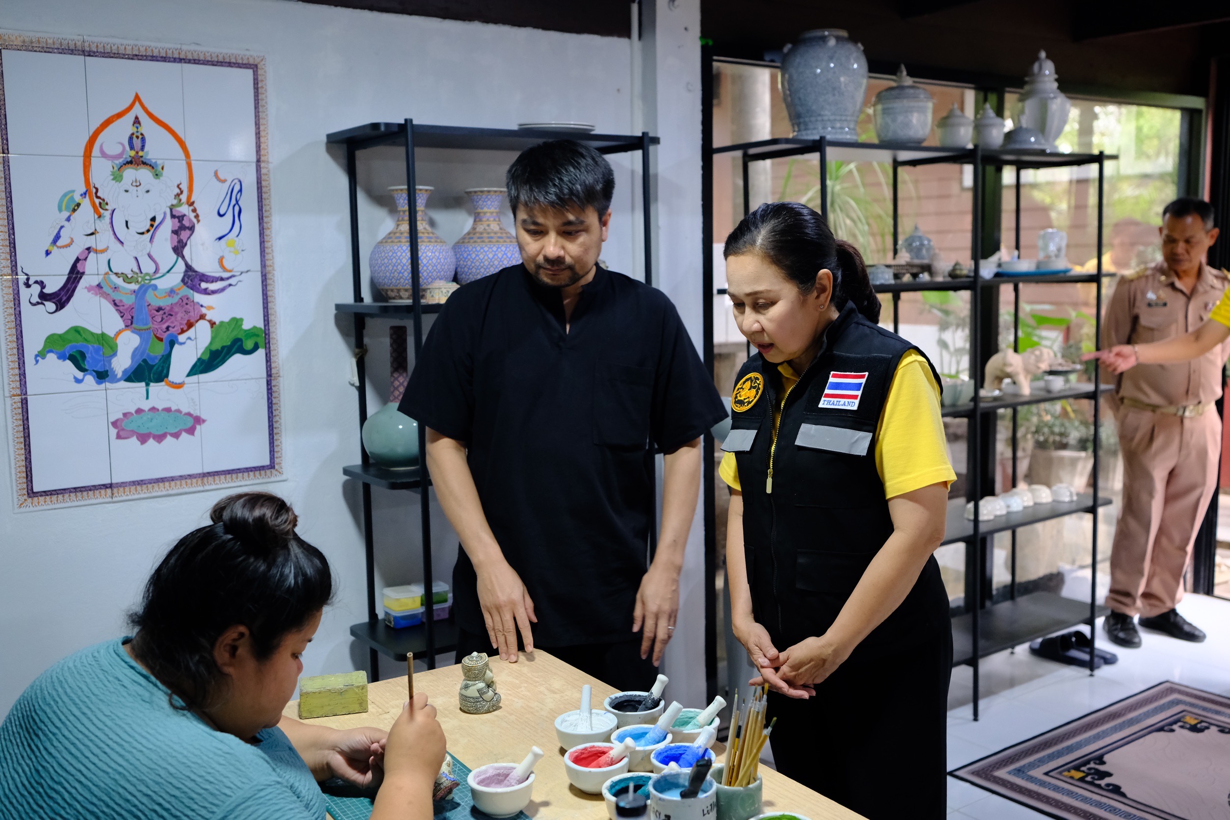 พช.สมุทรสงคราม ร่วมเป็นคณะในการลงพื้นที่ติดตามการดำเนินงานของวิสาหกิจชุมชนบ้านเบญจรงค์บางช้าง