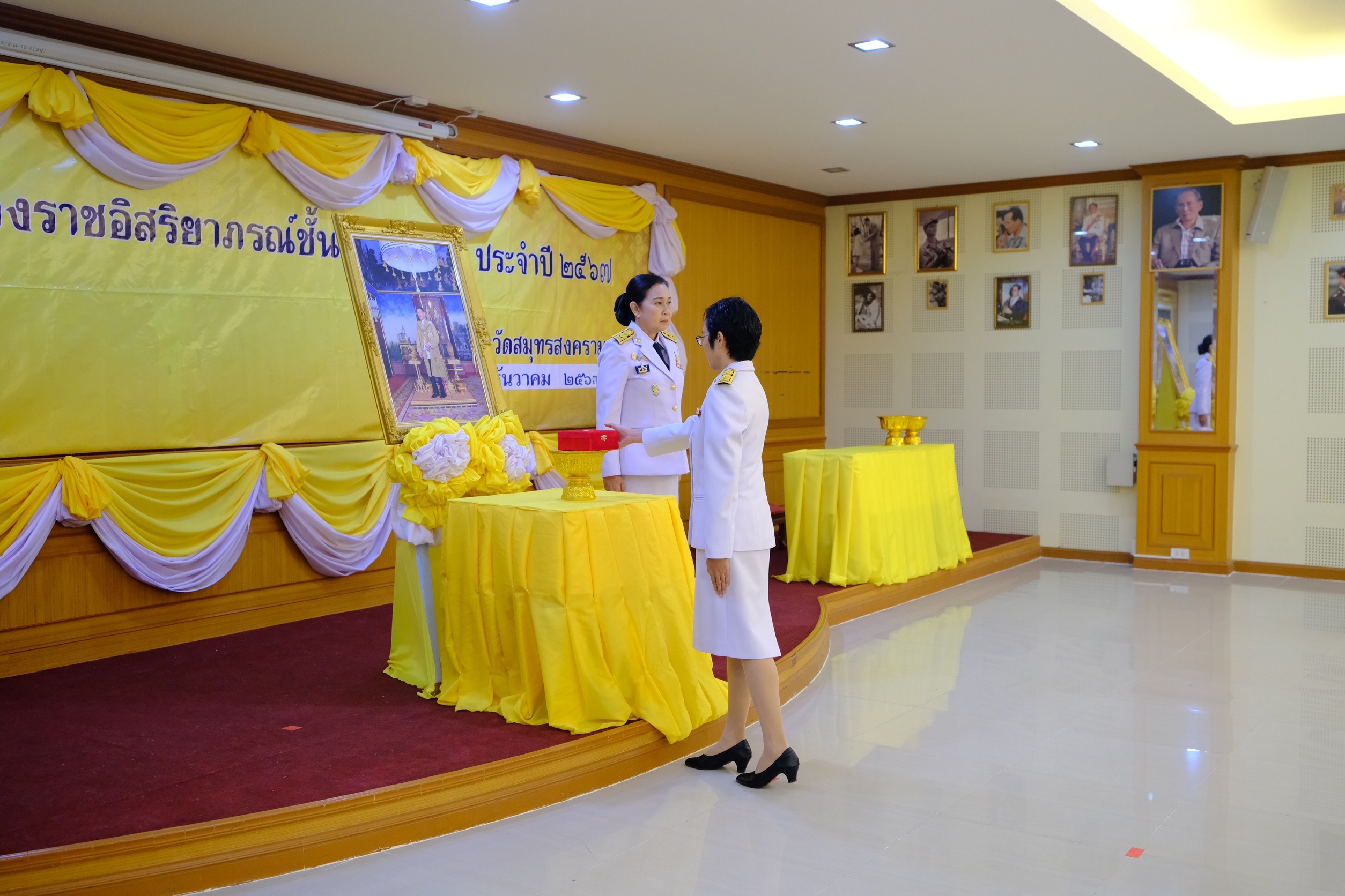 พช.สมุทรสงคราม ร่วมพระราชทานเครื่องราชอิสริยาภรณ์ ชั้นสายสะพาย ประจำปี 2567