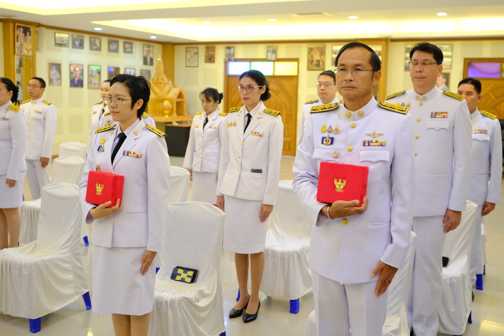 พช.สมุทรสงคราม ร่วมพระราชทานเครื่องราชอิสริยาภรณ์ ชั้นสายสะพาย ประจำปี 2567