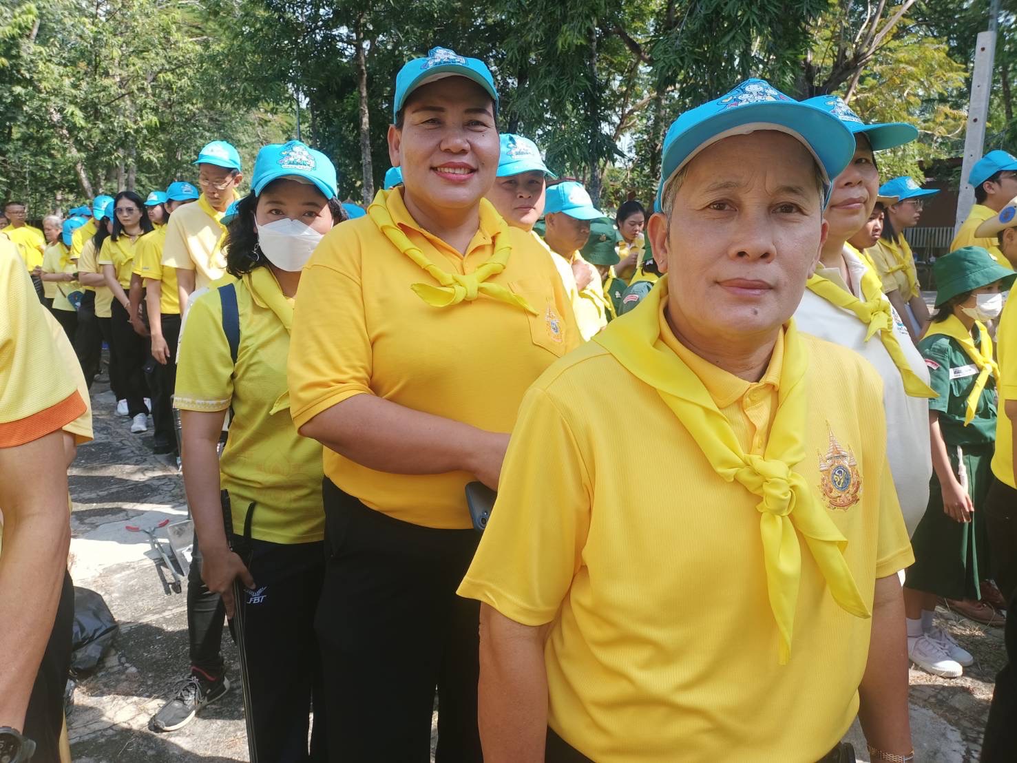 พช.สมุทรสงคราม ร่วมกิจกรรมจิตอาสาพัฒนาเนื่องในวันคล้ายวันพระบรมราชสมภพ พระบาทสมเด็จพระชนกาธิเบศร มหาภูมิพลอดุลยเดชมหาราช บรมนาถบพิตร วันชาติ วันพ่อแห่งชาติ และวันดินโลก
