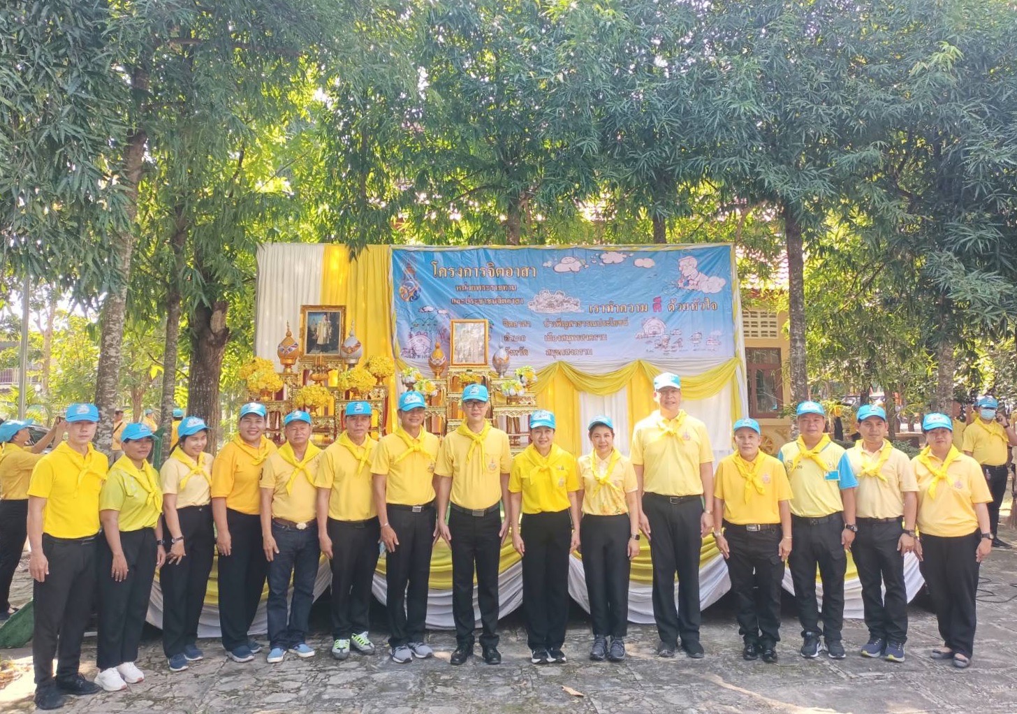 พช.สมุทรสงคราม ร่วมกิจกรรมจิตอาสาพัฒนาเนื่องในวันคล้ายวันพระบรมราชสมภพ พระบาทสมเด็จพระชนกาธิเบศร มหาภูมิพลอดุลยเดชมหาราช บรมนาถบพิตร วันชาติ วันพ่อแห่งชาติ และวันดินโลก
