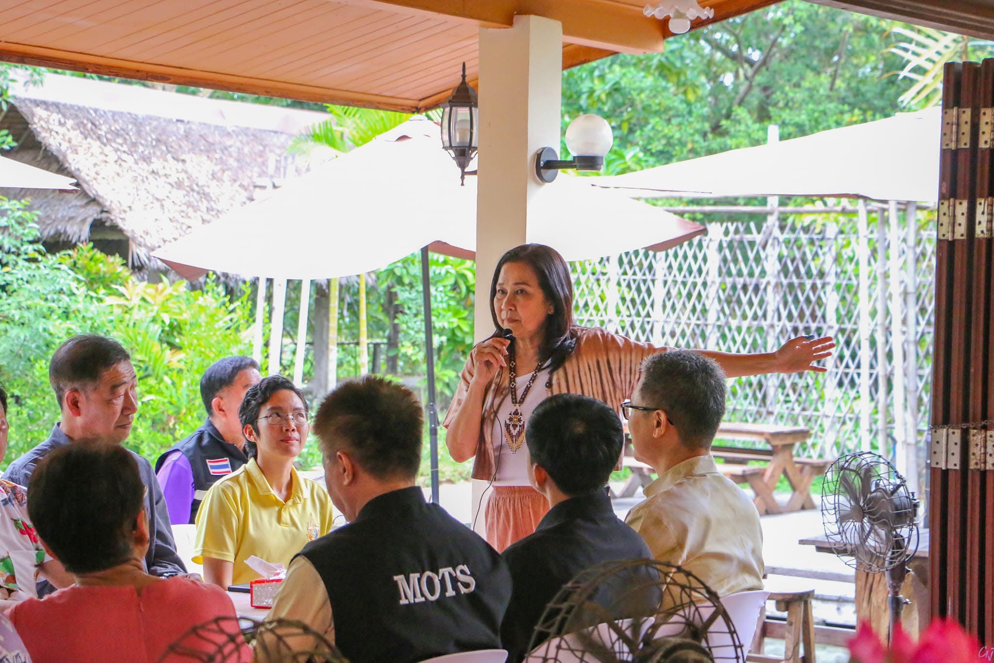 พช.สมุทรสงคราม ร่วมลงพื้นที่เพื่อศึกษาแนวทางส่งเสริมการท่องเที่ยวชุมชนตลาดน้ำอัมพวา