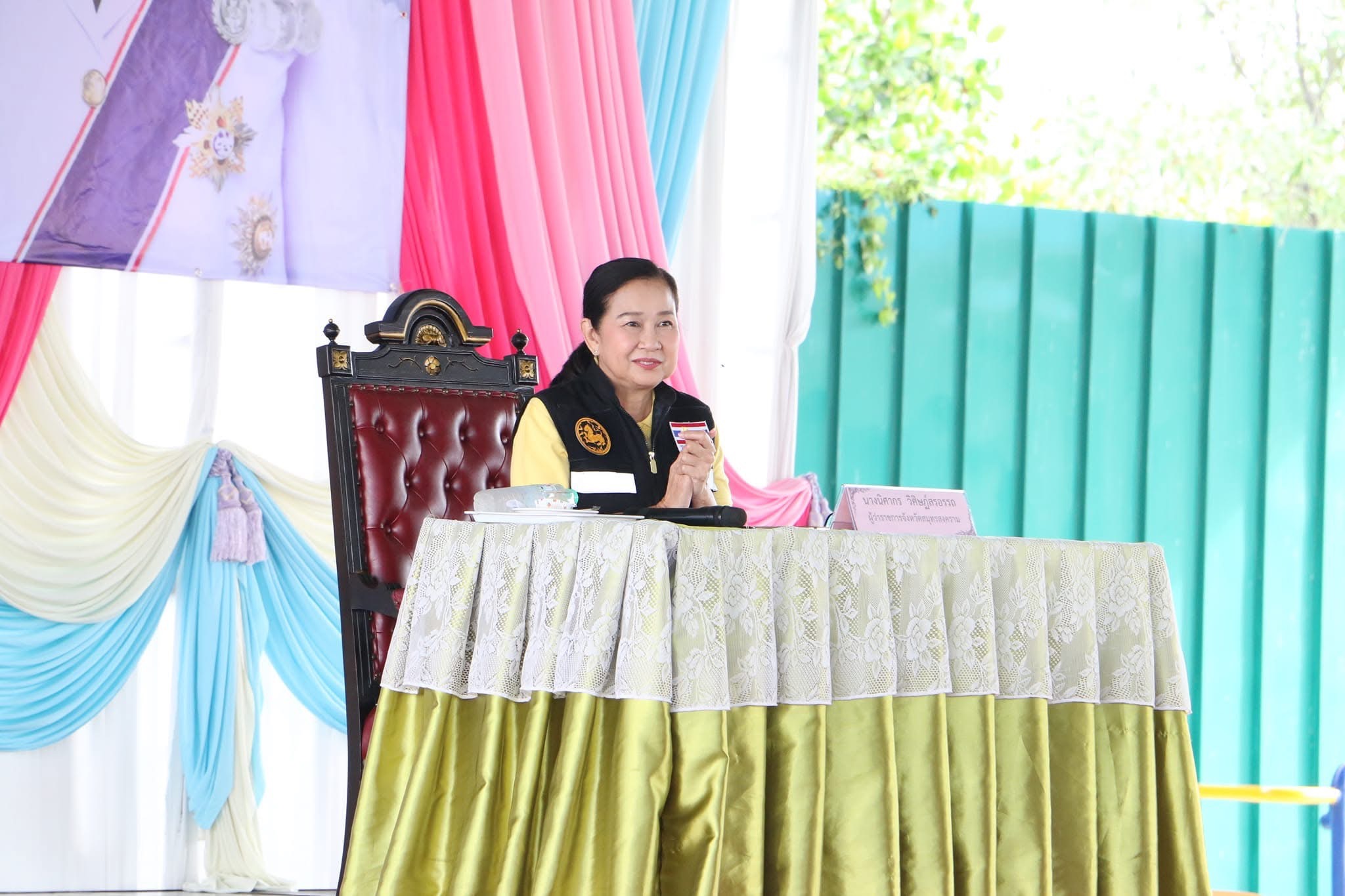 พช.สมุทรสงคราม ร่วมเป็นคณะในการลงพื้นที่มอบนโยบายแนวทางการปฏิบัติราชการ ให้แก่หัวหน้าส่วนราชการ องค์กรปกครองส่วนท้องถิ่น กำนัน/ผู้ใหญ่บ้าน และตรวจเยี่ยมสถานที่สำคัญของอำเภอเมืองสมุทรสงคราม