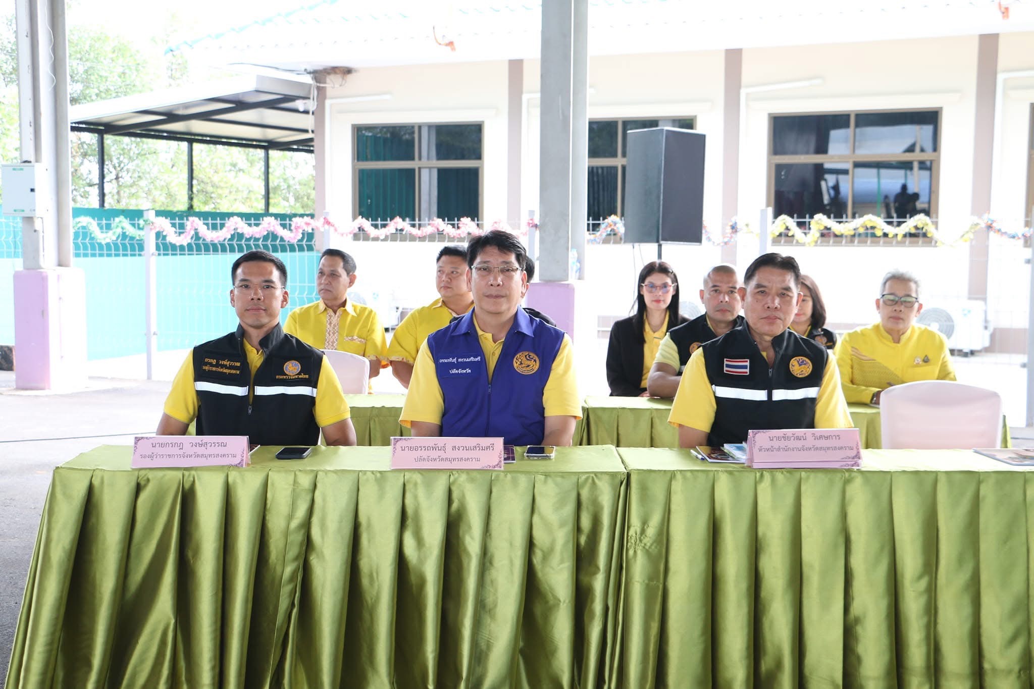 พช.สมุทรสงคราม ร่วมเป็นคณะในการลงพื้นที่มอบนโยบายแนวทางการปฏิบัติราชการ ให้แก่หัวหน้าส่วนราชการ องค์กรปกครองส่วนท้องถิ่น กำนัน/ผู้ใหญ่บ้าน และตรวจเยี่ยมสถานที่สำคัญของอำเภอเมืองสมุทรสงคราม