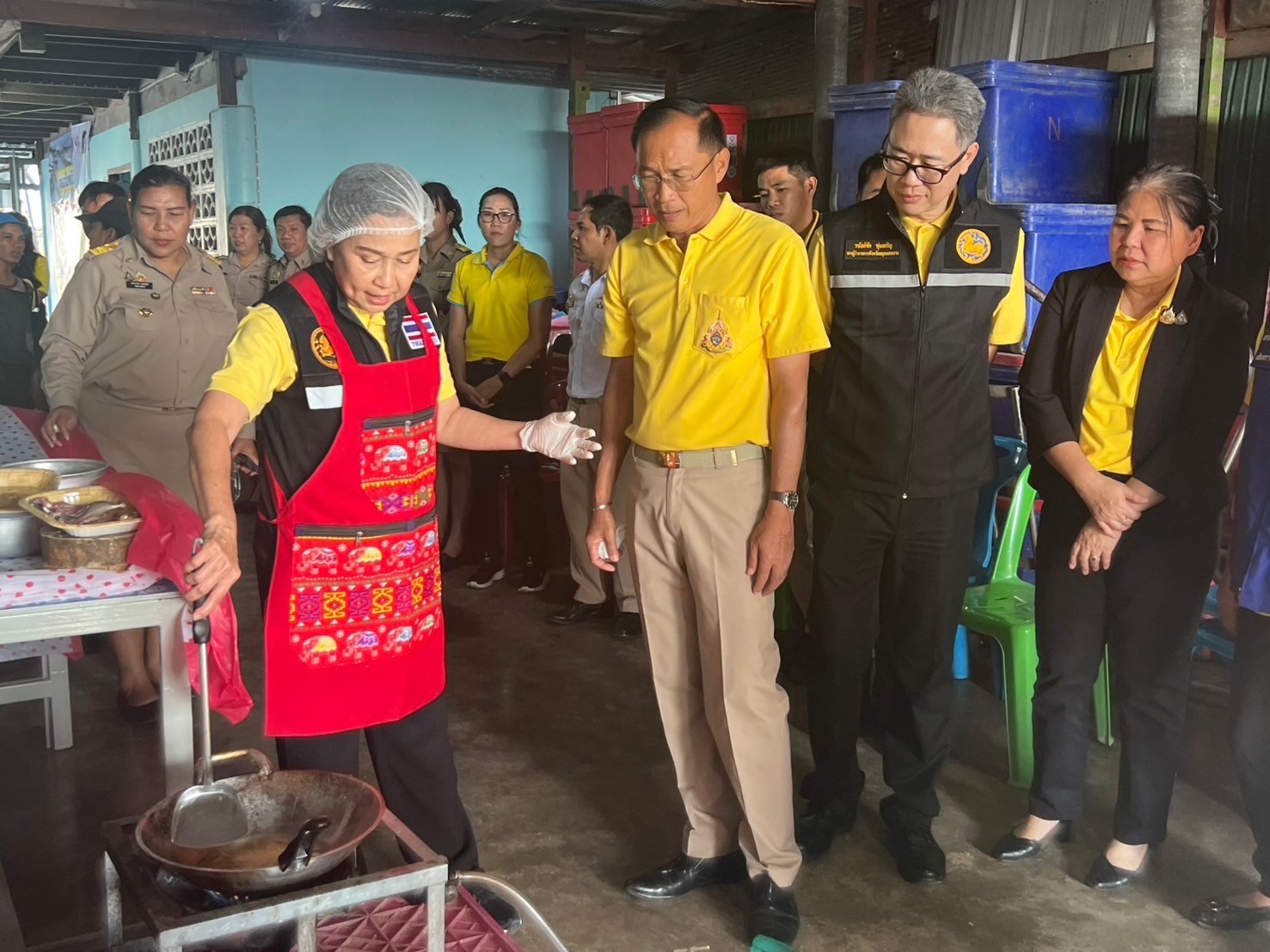 พช.สมุทรสงคราม ร่วมเป็นคณะในการลงพื้นที่มอบนโยบายแนวทางการปฏิบัติราชการ ให้แก่หัวหน้าส่วนราชการ องค์กรปกครองส่วนท้องถิ่น กำนัน/ผู้ใหญ่บ้าน และตรวจเยี่ยมสถานที่สำคัญของอำเภอเมืองสมุทรสงคราม