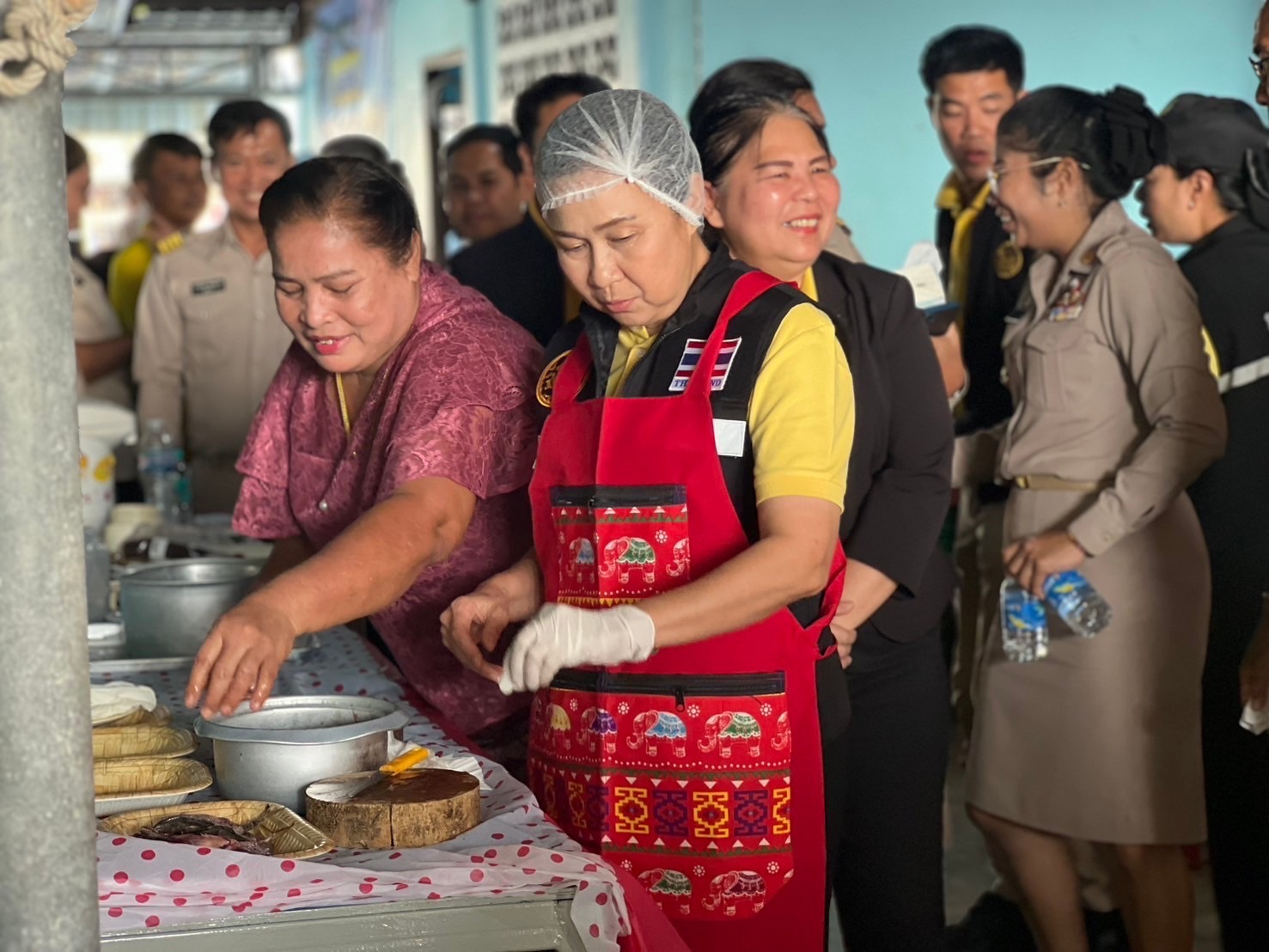 พช.สมุทรสงคราม ร่วมเป็นคณะในการลงพื้นที่มอบนโยบายแนวทางการปฏิบัติราชการ ให้แก่หัวหน้าส่วนราชการ องค์กรปกครองส่วนท้องถิ่น กำนัน/ผู้ใหญ่บ้าน และตรวจเยี่ยมสถานที่สำคัญของอำเภอเมืองสมุทรสงคราม