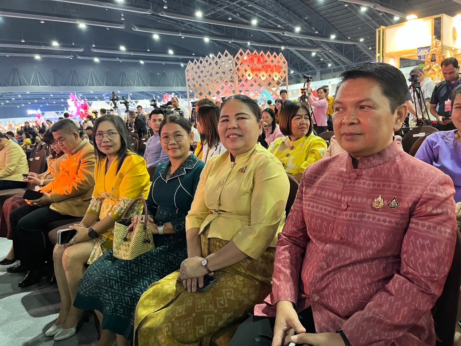 จังหวัดสมุทรสงคราม ร่วมพิธีเปิดงาน “OTOP City 2024 Happy Market” กระทรวงมหาดไทยมอบความสุขให้คนไทยส่งท้ายปลายปี