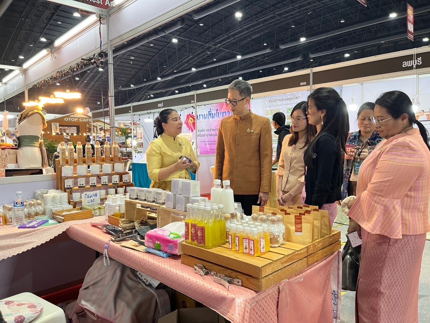 จังหวัดสมุทรสงคราม ร่วมพิธีเปิดงาน “OTOP City 2024 Happy Market” กระทรวงมหาดไทยมอบความสุขให้คนไทยส่งท้ายปลายปี