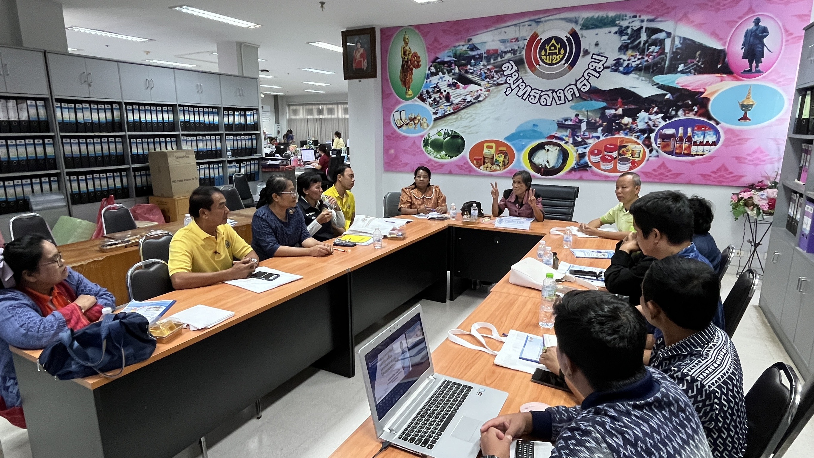 พช.สมุทรสงคราม จัดประชุมเชิงปฏิบัติการเสริมสร้างทักษะคณะกรรมการบริหารศูนย์ประสานงานองค์การชุมชนระดับอำเภอ (ศอช.อ.)