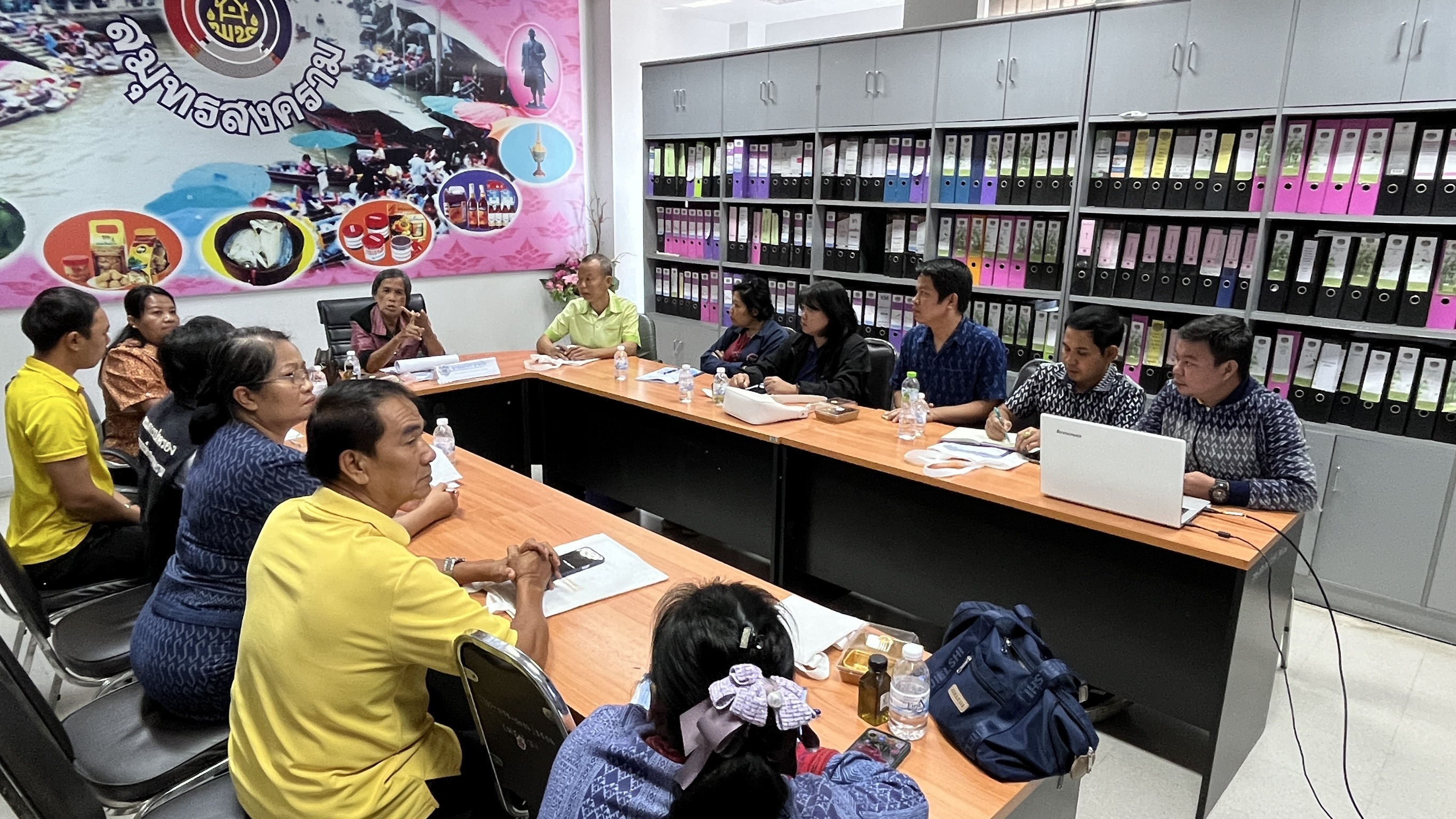 พช.สมุทรสงคราม จัดประชุมเชิงปฏิบัติการเสริมสร้างทักษะคณะกรรมการบริหารศูนย์ประสานงานองค์การชุมชนระดับอำเภอ (ศอช.อ.)