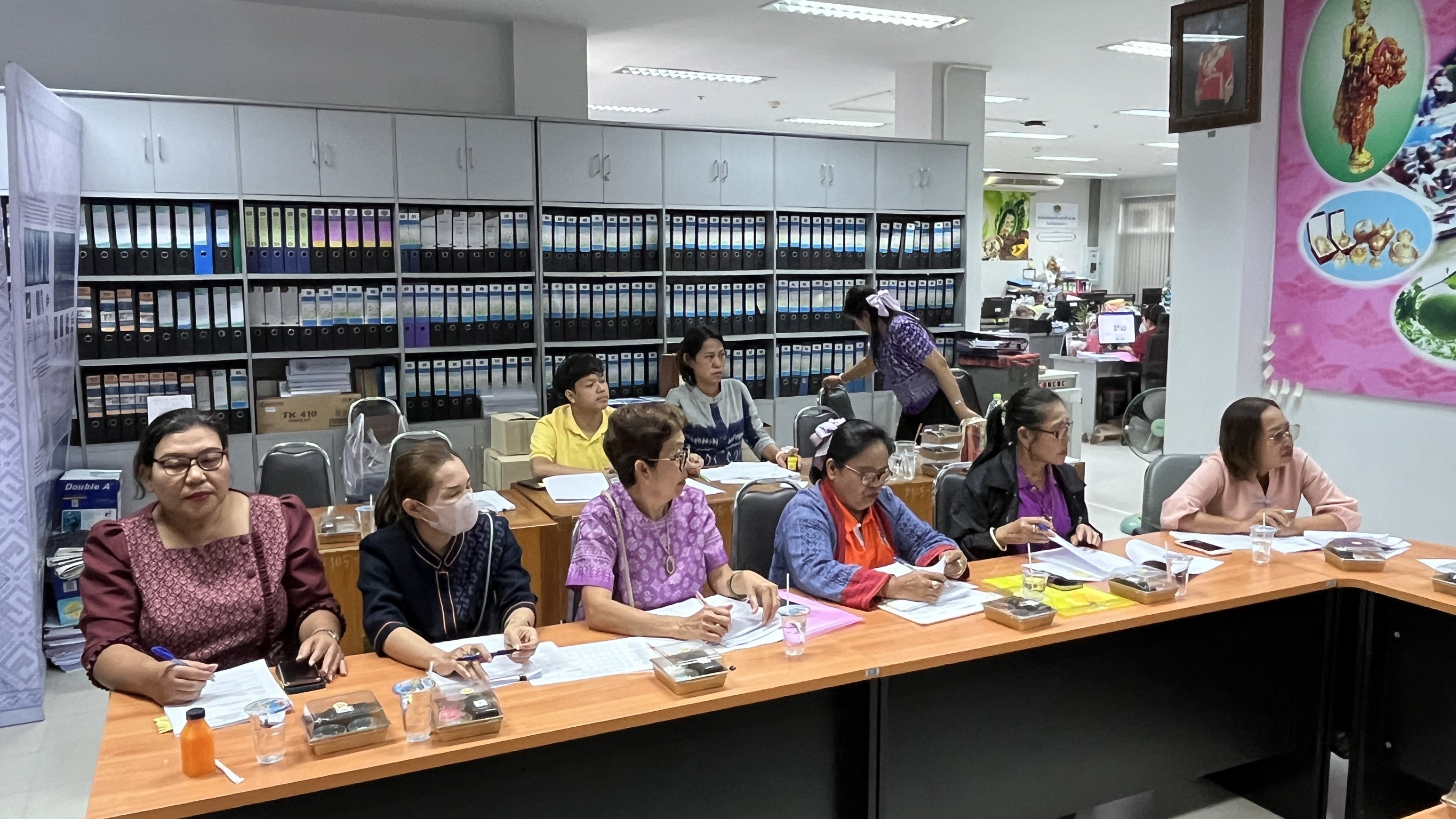 พช.สมุทรสงคราม ดำเนินประชุมคณะทำงานขับเคลื่อนกองทุนพัฒนาบทบาทสตรีจังหวัดสมุทรสงคราม ครั้งที่ 8/2567