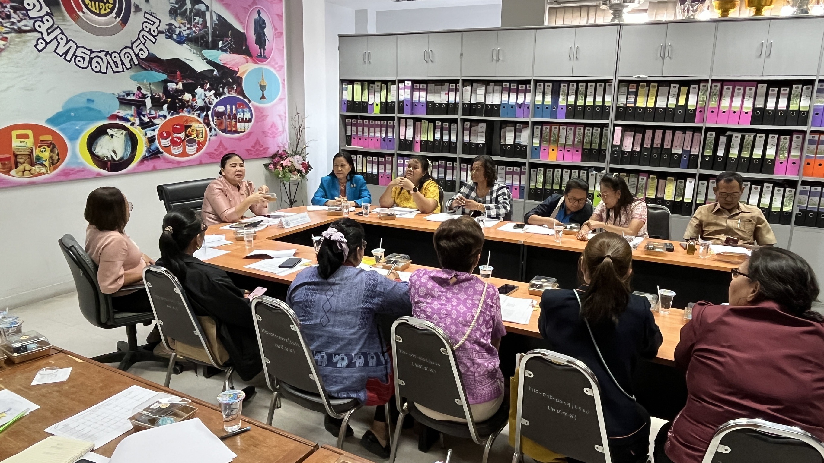 พช.สมุทรสงคราม ดำเนินประชุมคณะทำงานขับเคลื่อนกองทุนพัฒนาบทบาทสตรีจังหวัดสมุทรสงคราม ครั้งที่ 8/2567