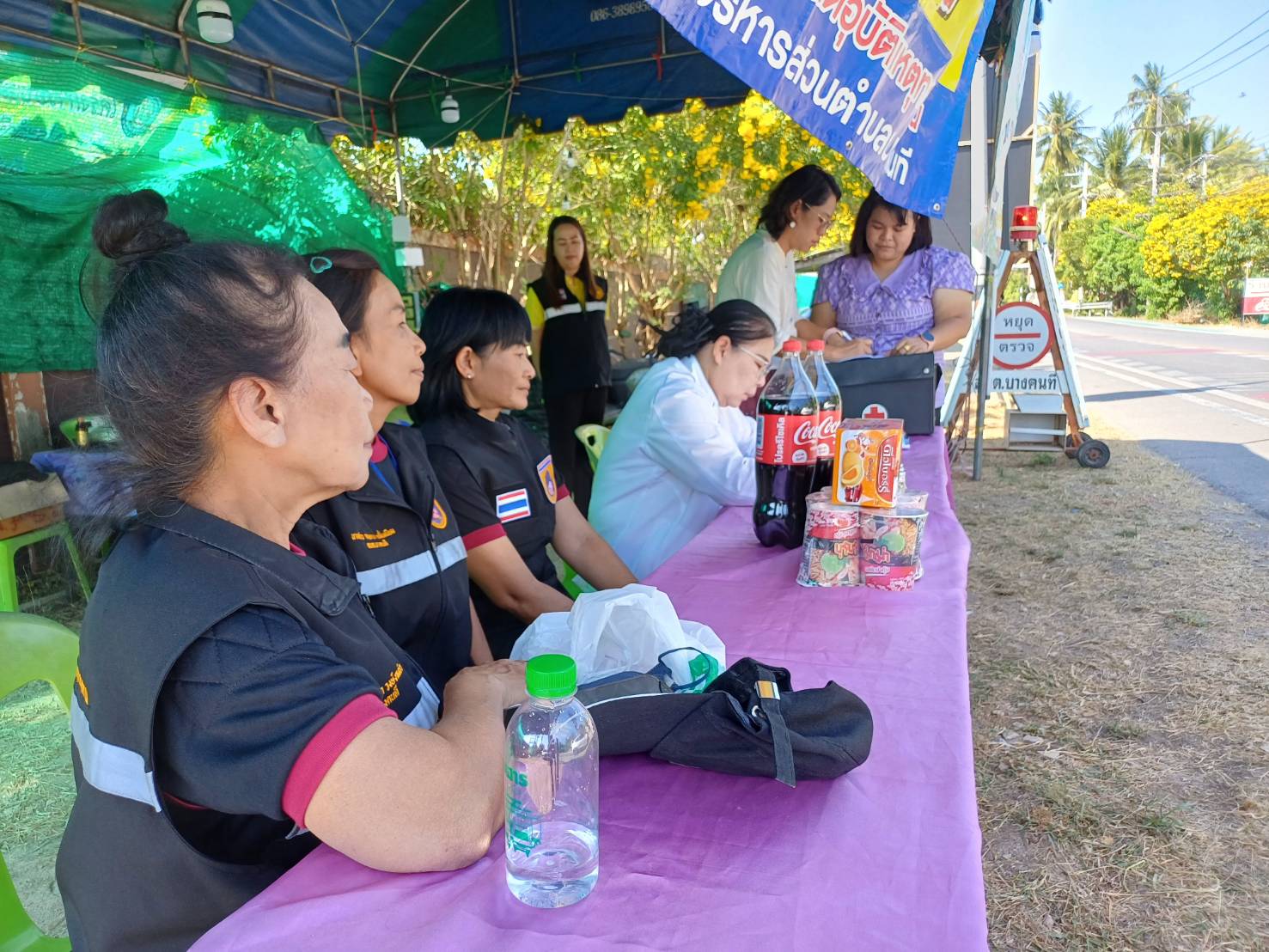 พช.สมุทรสงคราม ลงพื้นที่ตรวจด่านตรวจ จุดตรวจ และจุดให้บริการประชาชน ช่วงเทศกาลปีใหม่ พ.ศ. 2568