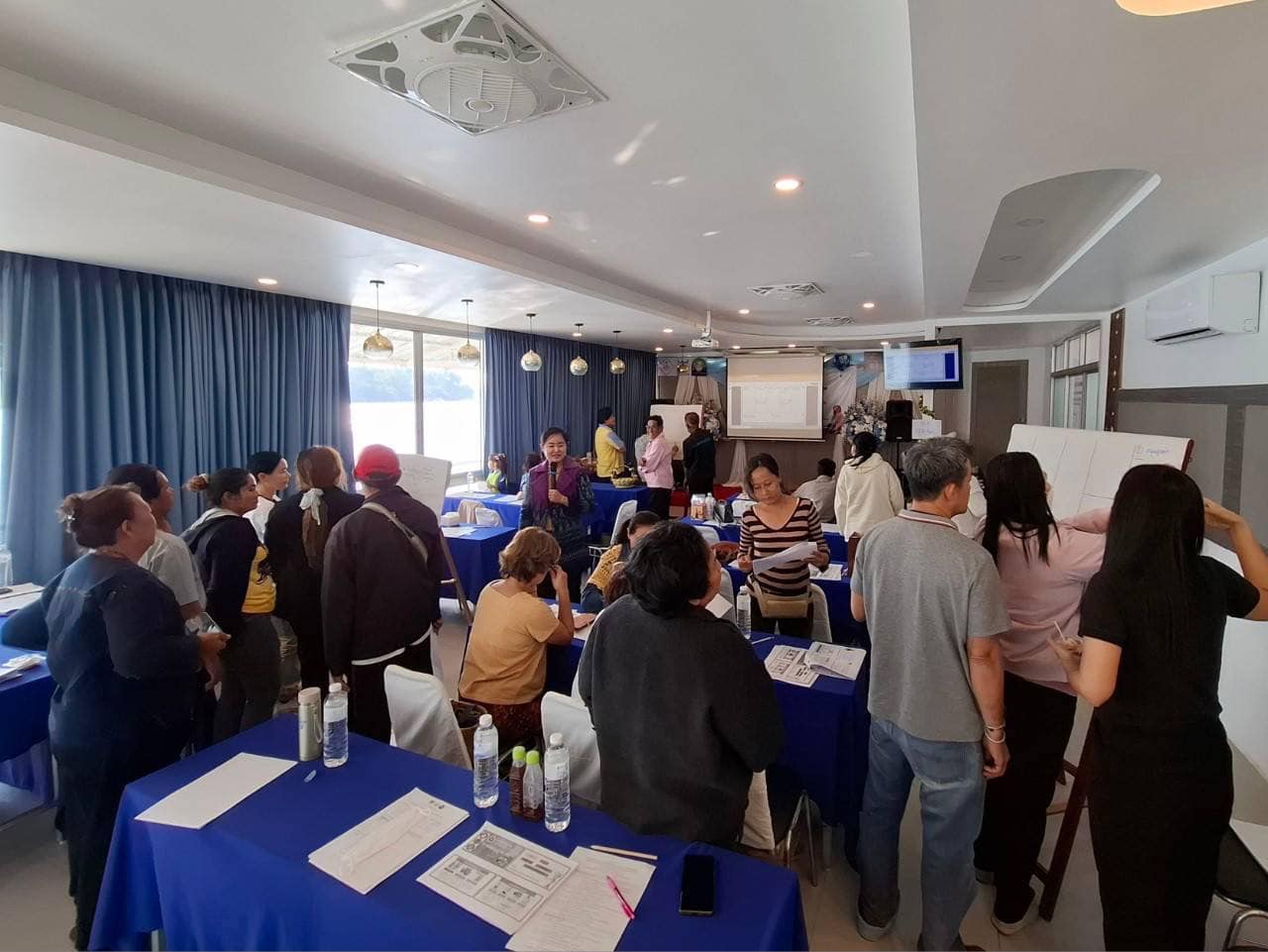 พช.สมุทรสงคราม จัดประชุมเชิงปฏิบัติการผู้ผลิต ผู้ประกอบการ OTOP ตามโครงการพัฒนาผลิตภัณฑ์ OTOP กลุ่มปรับตัวสู่การพัฒนา (Quadrant D) ให้มีคุณภาพมาตรฐาน