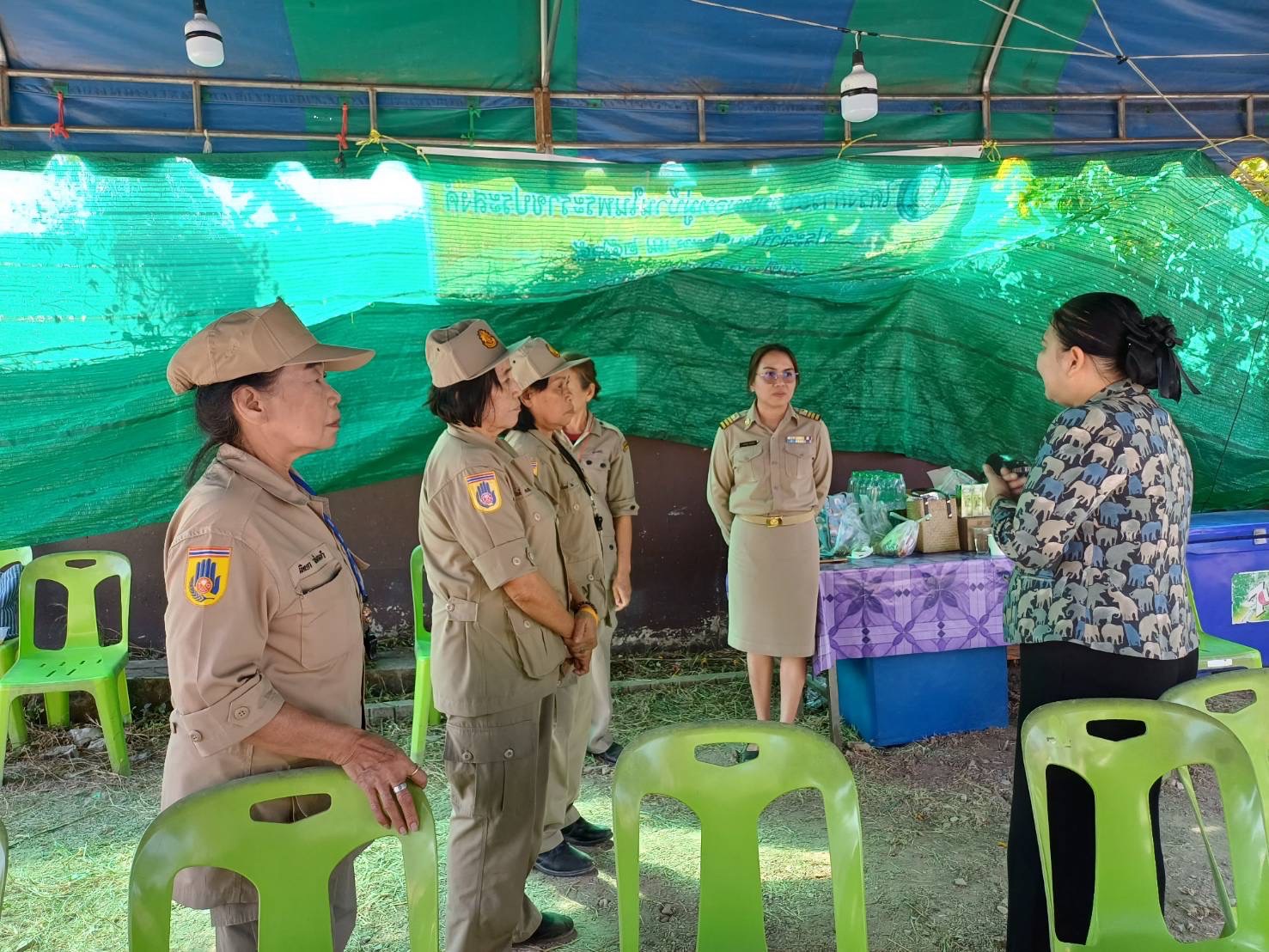 พช.สมุทรสงคราม ลงพื้นที่ตรวจด่านตรวจ จุดตรวจ และจุดให้บริการประชาชน ช่วงเทศกาลปีใหม่ พ.ศ. 2568