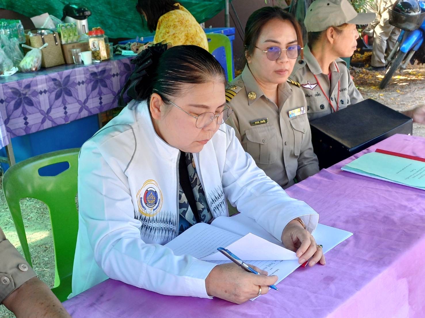 พช.สมุทรสงคราม ลงพื้นที่ตรวจด่านตรวจ จุดตรวจ และจุดให้บริการประชาชน ช่วงเทศกาลปีใหม่ พ.ศ. 2568